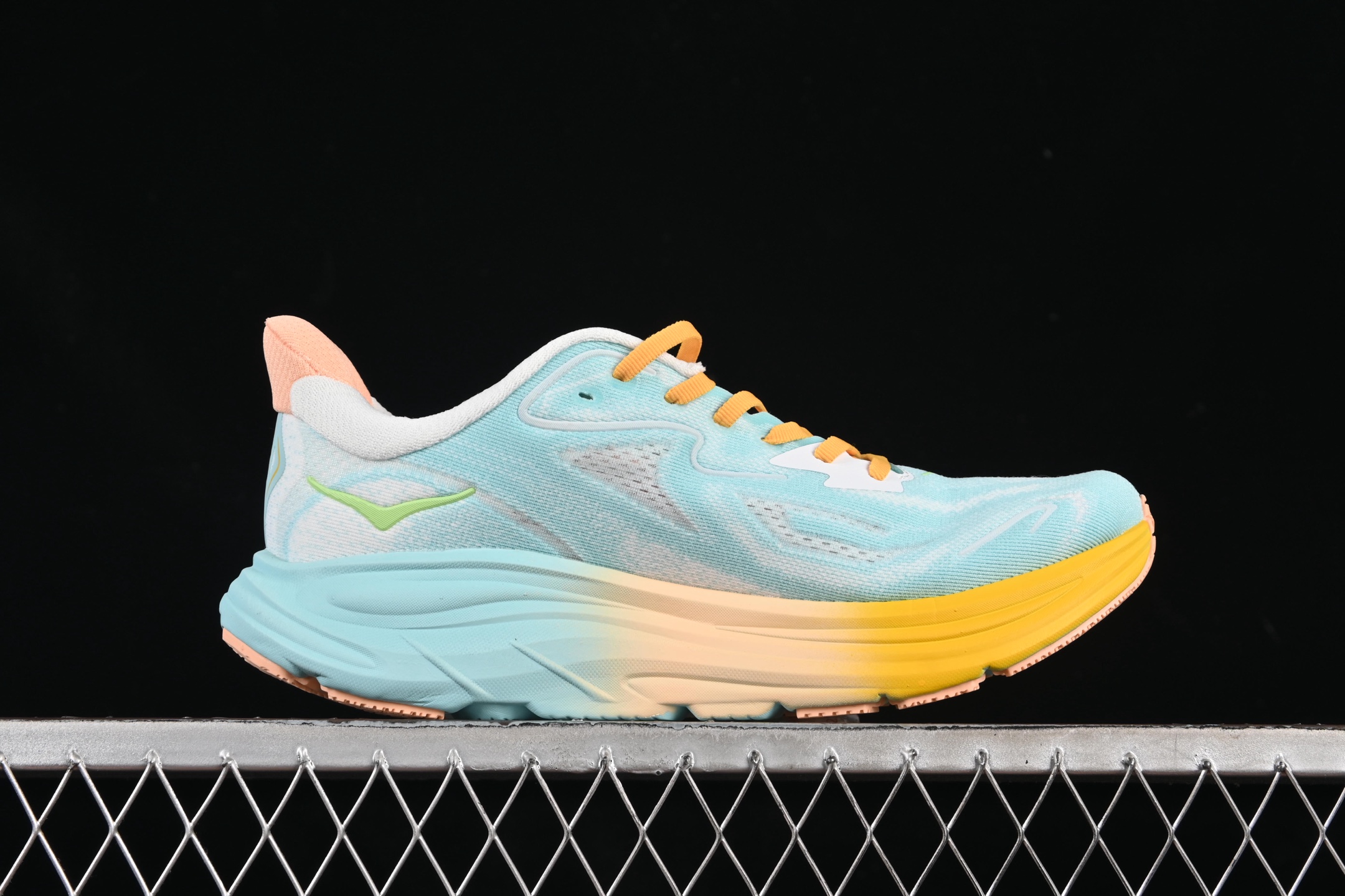 💰220纯原
HOKA ONE ONE CLIFTON 10 克里夫顿系列 轻盈透气的针织网面跑鞋 1162030 BPRK
#增强鞋面的强度和支撑性能 搭配柔软的鞋舌 让双脚在舒适包裹中跑的更加畅快 全新泡棉中底 柔软的同时增强回弹性能 为不同跑者提供更平稳流畅的脚感 带来全面的缓冲保护 根据人体工程学设计的延长拉襟 后跟处弹软的海绵填充舒适固定 避免掉跟和摩擦
尺码:36 36.5 37 38 38.5 39 40 40.5 41 42 42.5 43 44 45 G.D4