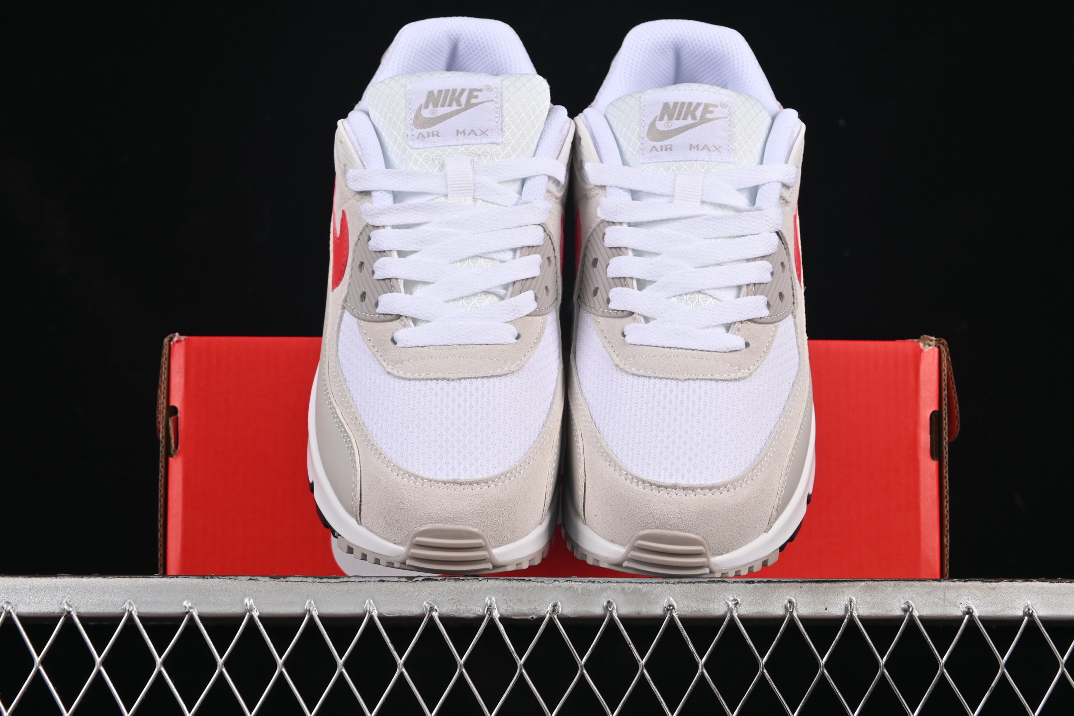 💰220纯原
 Nike Air Max 90 耐克复古气垫跑鞋 DM0029-113
尺码：36 36.5 37.5 38 38.5 39 40 40.5 41 42 42.5 43 44 44.5 45 46 B.C3