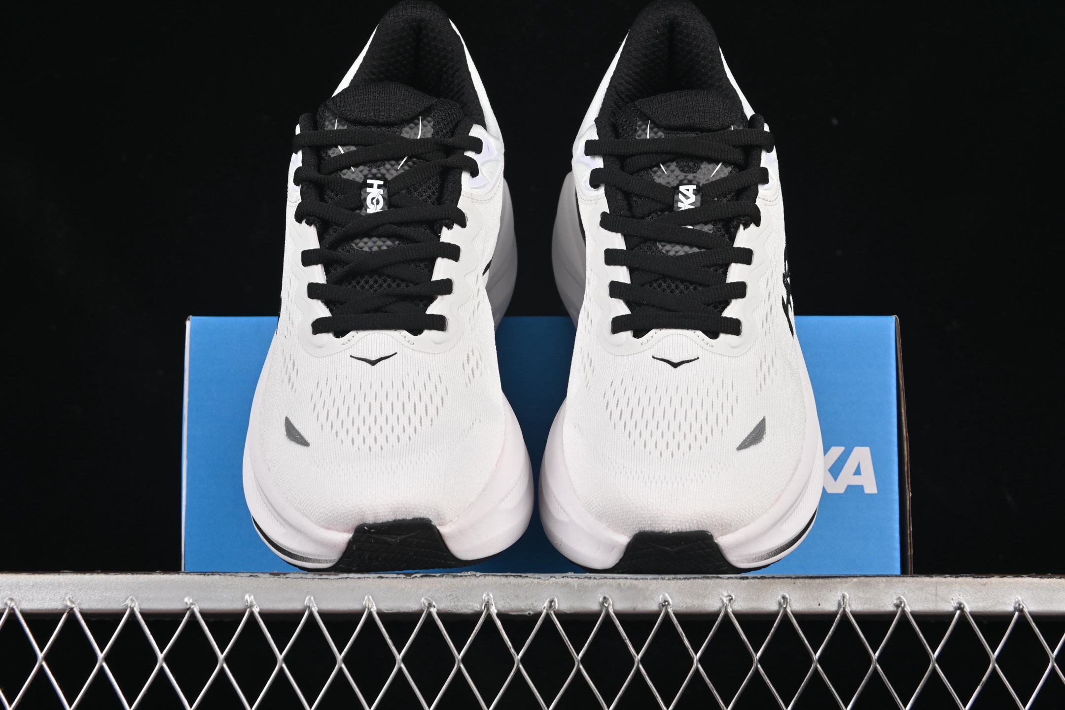💰220纯原
HOKA ONE ONE Bondi 9 机能缓震跑鞋 1162011 WBLC
#鞋面部分采用工程网眼面料,可以确保必要的透气性能。使用了全新的莱卡橡筋,这大大提升了鞋面的硬度,由此增加鞋面的支撑性能。后掌33mm、前掌29mm的超厚Soft EVA中底,比传统的EVA材料还要柔软30%
尺码:36 36.5 37.5 38 39 40 40.5 41 42 42.5 43 44 44.5 45 G.D4