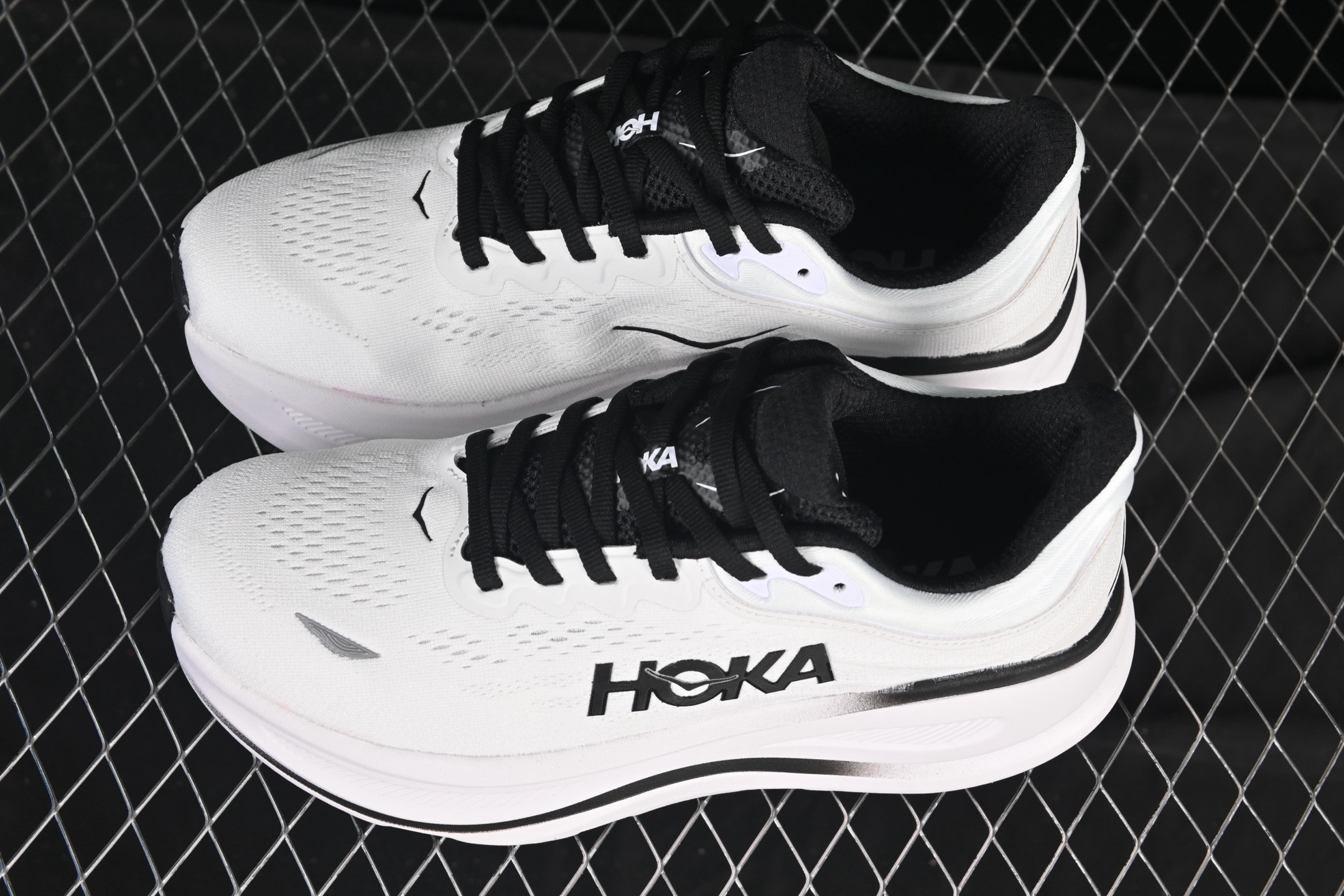 💰220纯原
HOKA ONE ONE Bondi 9 机能缓震跑鞋 1162011 WBLC
#鞋面部分采用工程网眼面料,可以确保必要的透气性能。使用了全新的莱卡橡筋,这大大提升了鞋面的硬度,由此增加鞋面的支撑性能。后掌33mm、前掌29mm的超厚Soft EVA中底,比传统的EVA材料还要柔软30%
尺码:36 36.5 37.5 38 39 40 40.5 41 42 42.5 43 44 44.5 45 G.D4