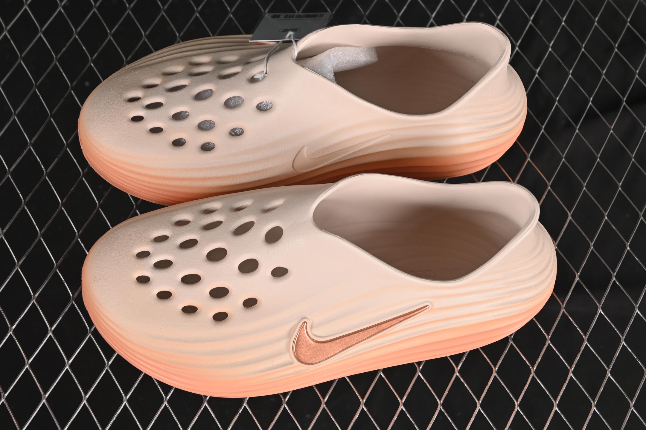 💰160顶级
Nike ReactX Rejuven8 耐克夏日穿搭凉鞋 HV5062-802
#纯原品质 组合大底 采用质感柔软且出众回弹的 ReactX泡绵,缔造非凡舒适的日常穿着体验,助你保持活力。
尺码:36 37.5 38.5 40 41 WMC3