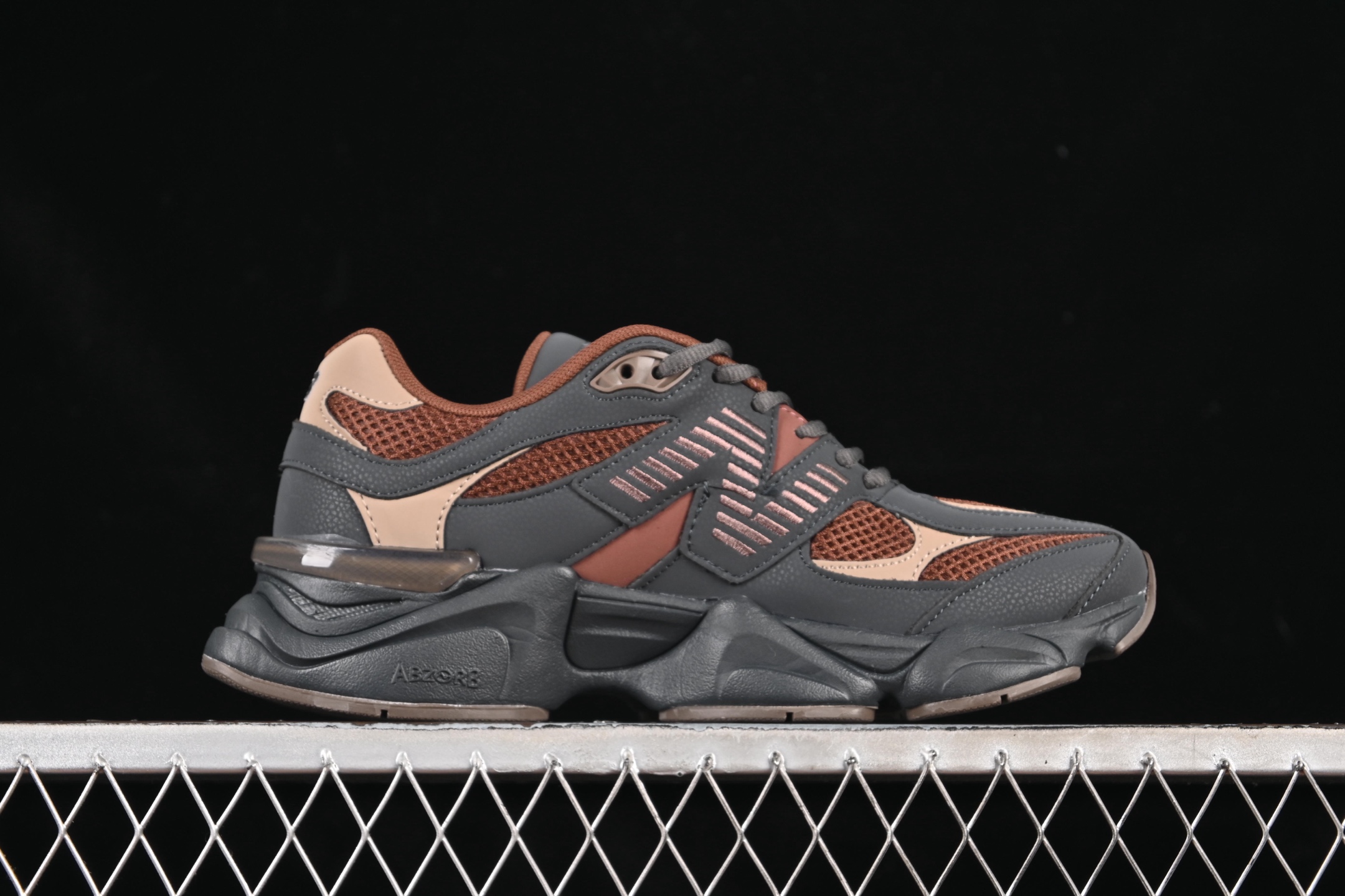 💰190纯原
 New Balance NB9060 复古休闲运动慢跑鞋 U9060RFB
#最强性价版 采用大面积网眼以及麂皮材质覆盖鞋身，还原经典气质。搭载ABZORB避震科技，由泡沫聚酯制成，上脚可以有效减少由鞋底反弹对身体及双腿的冲击力
尺码：36 37 37.5 38 38.5 39 40 40.5 41 42 42.5 43 44 44.5 45 46.5 F.C3