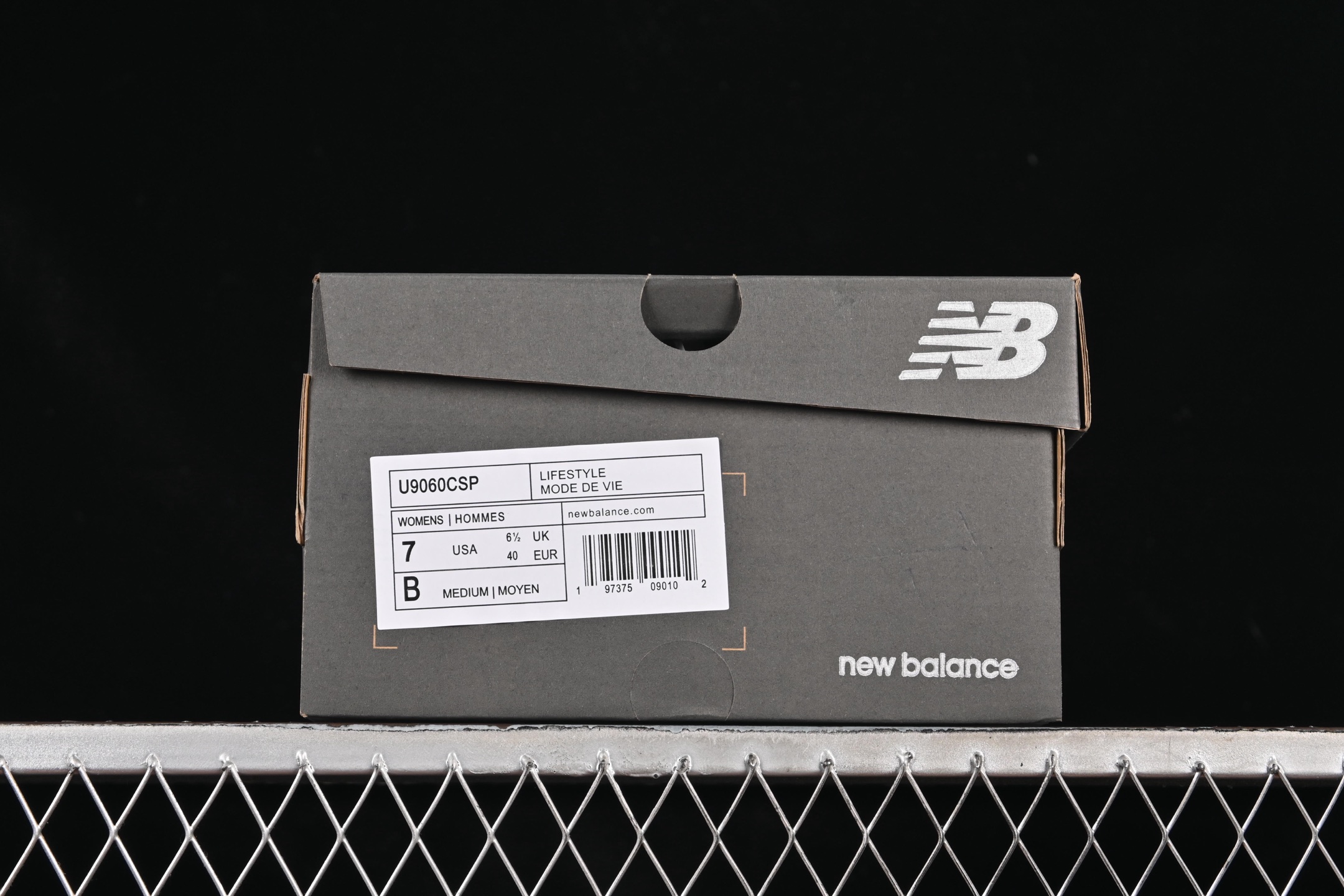 💰190纯原
 New Balance NB9060 复古休闲运动慢跑鞋 U9060CSP
#最强性价版 采用大面积网眼以及麂皮材质覆盖鞋身，还原经典气质。搭载ABZORB避震科技，由泡沫聚酯制成，上脚可以有效减少由鞋底反弹对身体及双腿的冲击力
尺码：36 37 37.5 38 38.5 39 40 40.5 41.5 F.C3