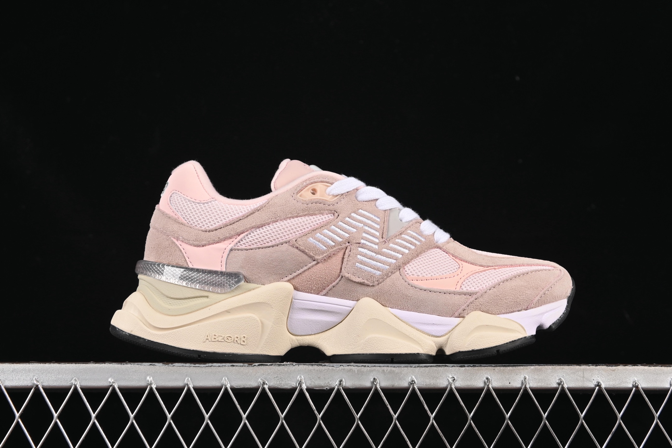 💰190纯原
 New Balance NB9060 复古休闲运动慢跑鞋 U9060CSP
#最强性价版 采用大面积网眼以及麂皮材质覆盖鞋身，还原经典气质。搭载ABZORB避震科技，由泡沫聚酯制成，上脚可以有效减少由鞋底反弹对身体及双腿的冲击力
尺码：36 37 37.5 38 38.5 39 40 40.5 41.5 F.C3