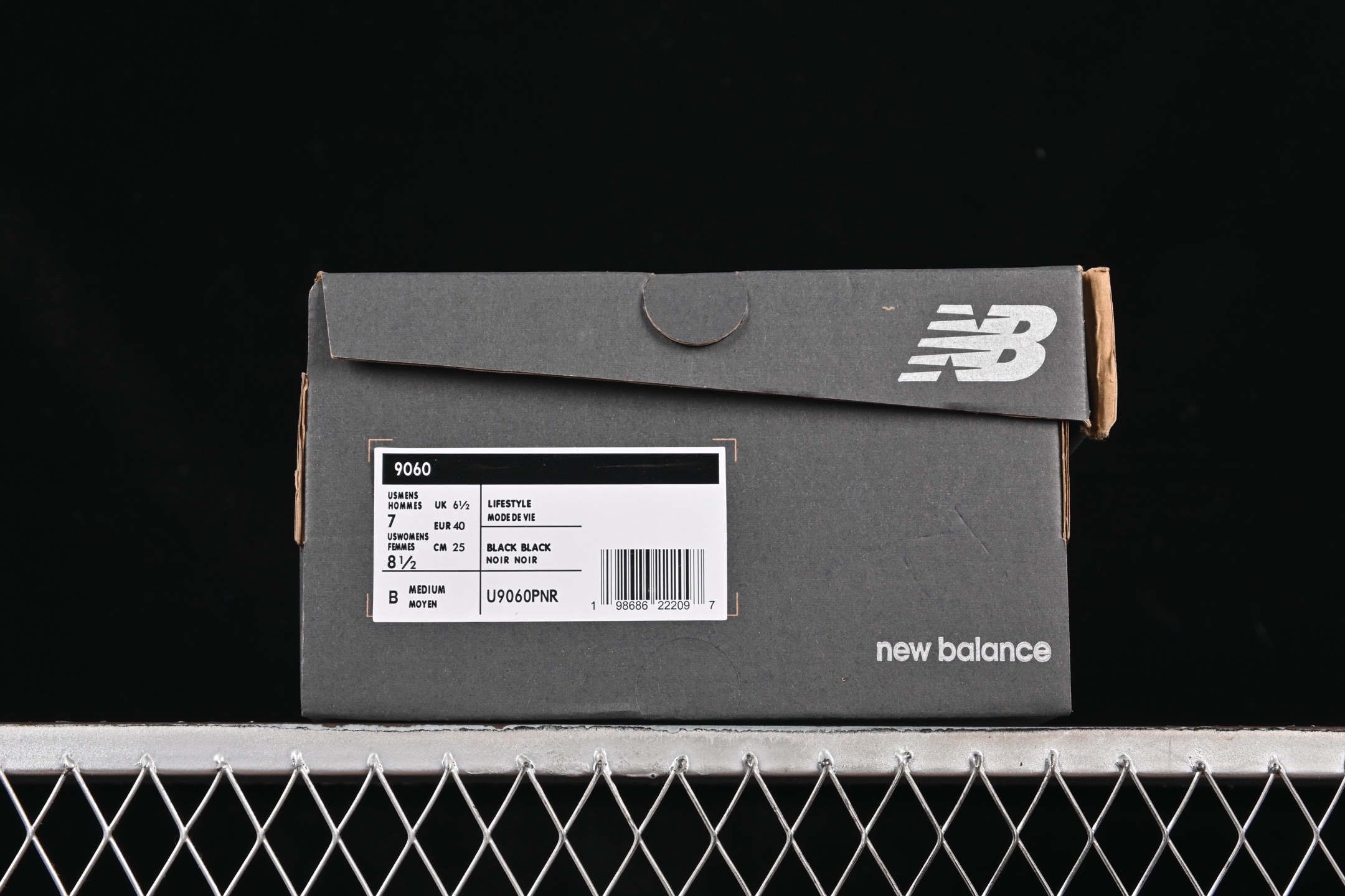 💰190纯原
 New Balance NB9060 复古休闲运动慢跑鞋 U9060PNR
#最强性价版 采用大面积网眼以及麂皮材质覆盖鞋身，还原经典气质。搭载ABZORB避震科技，由泡沫聚酯制成，上脚可以有效减少由鞋底反弹对身体及双腿的冲击力
尺码：36 37 37.5 38 38.5 39 40 40.5 41 42 42.5 43 44 44.5 45 46.5 F.C3