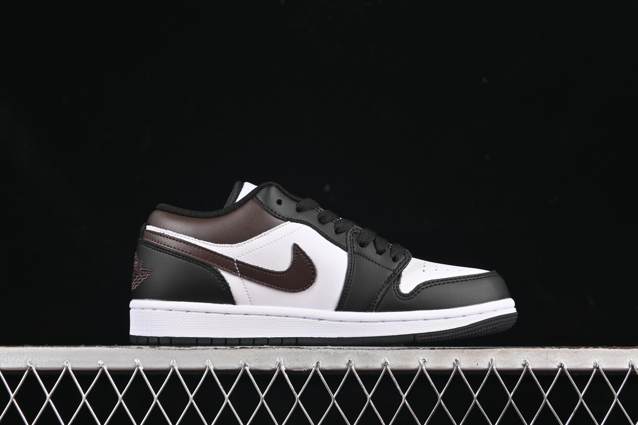 💰200公司级💰240纯原
Air Jordan 1 Low AJ1 乔1黑巧色 低帮文化休闲板鞋 IO3393-010
尺码:36 36.5 37.5 38 38.5 39 40 40.5 41 42 42.5 43 44 44.5 45 46 99C3