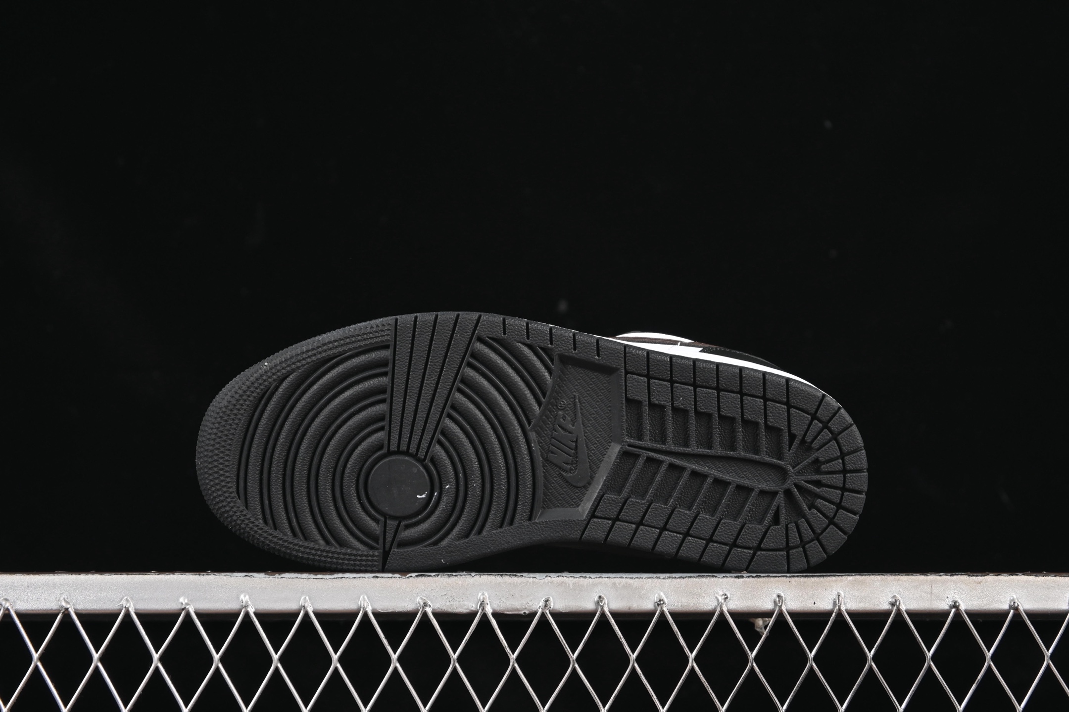 💰200公司级💰240纯原
Air Jordan 1 Low AJ1 乔1黑巧色 低帮文化休闲板鞋 IO3393-010
尺码:36 36.5 37.5 38 38.5 39 40 40.5 41 42 42.5 43 44 44.5 45 46 99C3