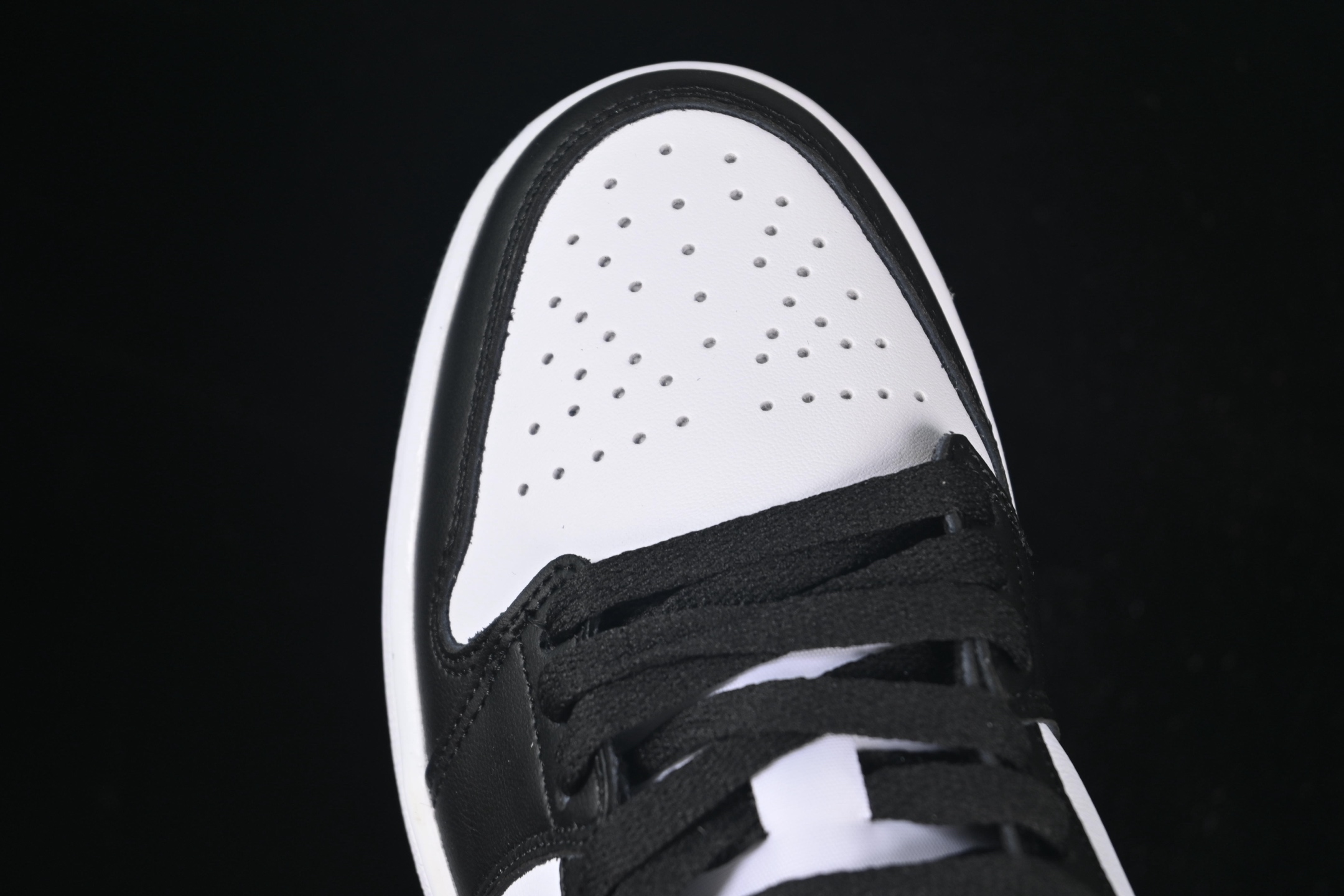 💰200公司级💰240纯原
Air Jordan 1 Low AJ1 乔1黑巧色 低帮文化休闲板鞋 IO3393-010
尺码:36 36.5 37.5 38 38.5 39 40 40.5 41 42 42.5 43 44 44.5 45 46 99C3
