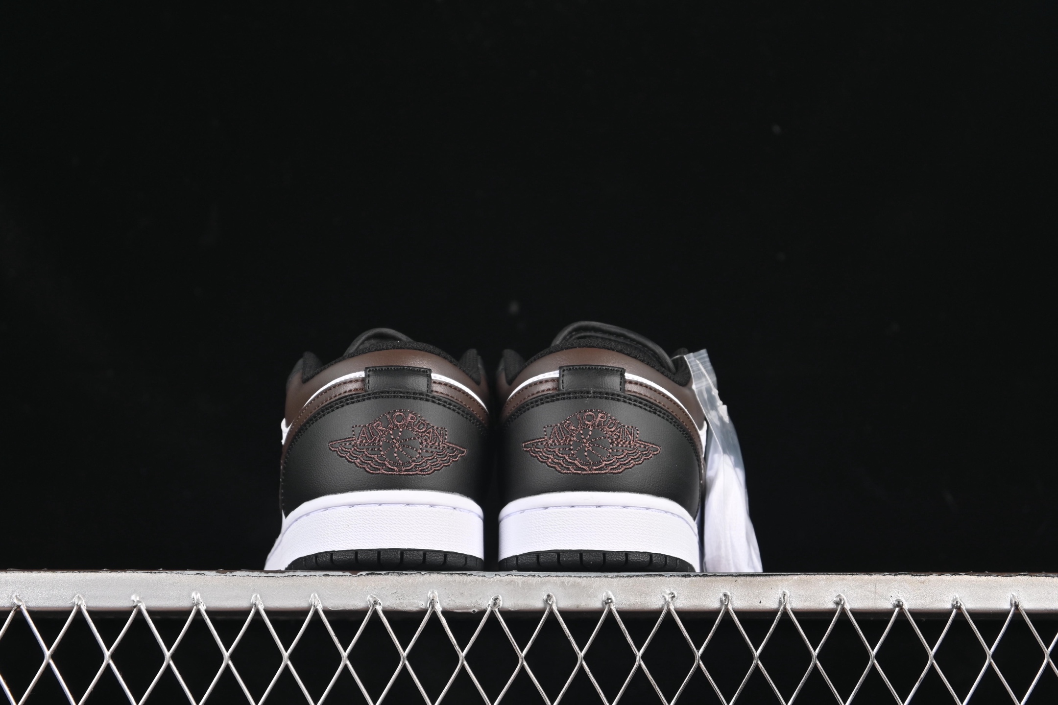 💰200公司级💰240纯原
Air Jordan 1 Low AJ1 乔1黑巧色 低帮文化休闲板鞋 IO3393-010
尺码:36 36.5 37.5 38 38.5 39 40 40.5 41 42 42.5 43 44 44.5 45 46 99C3
