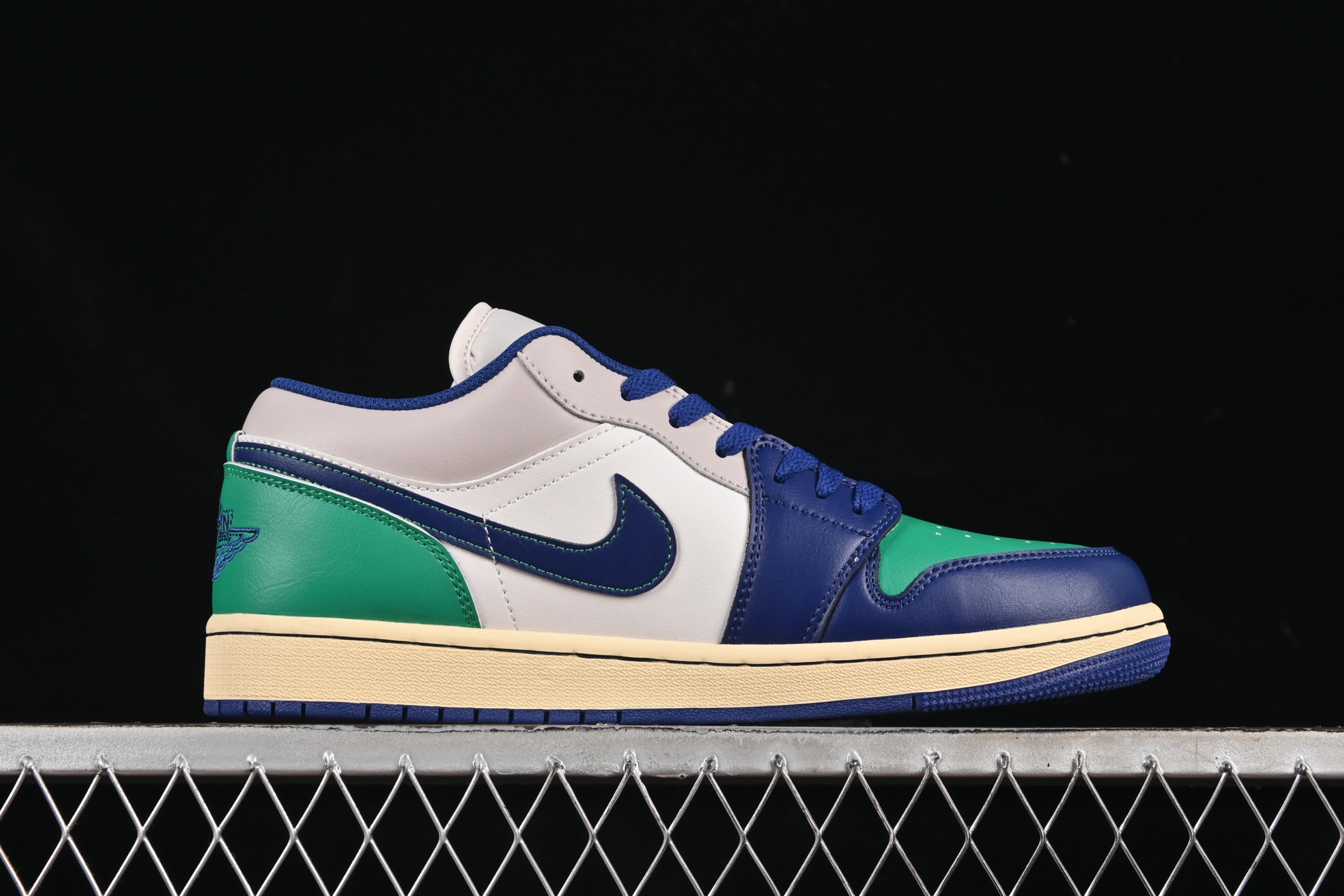 💰200公司级💰240纯原
Air Jordan 1 Low AJ1 乔1蓝绿拼色 低帮文化休闲板鞋 553558-147
尺码:36 36.5 37.5 38 38.5 39 40 40.5 41 42 42.5 43 44 44.5 45 46 99C3