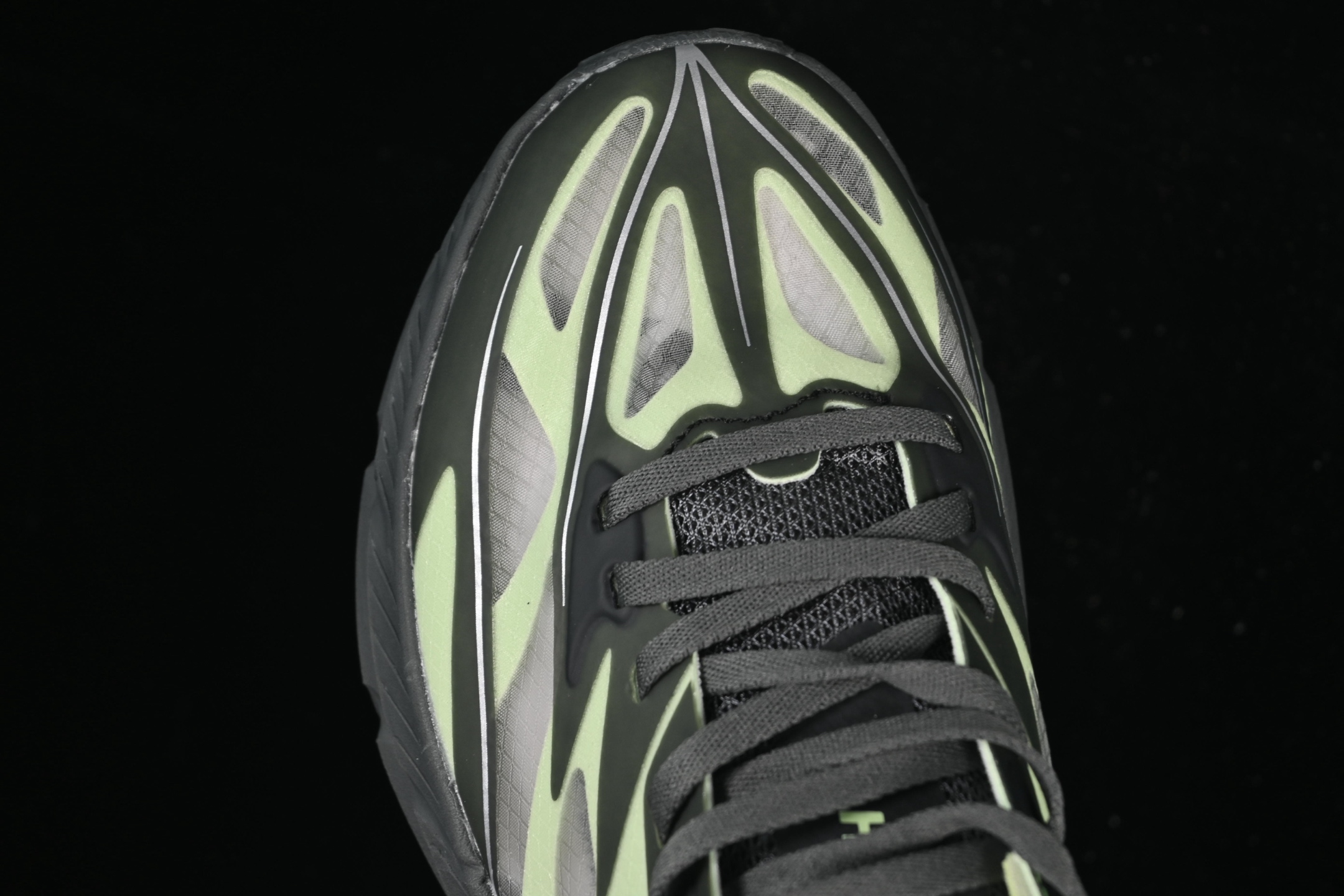💰240纯原
Hoka Mafate Speed 4 Lite 马法特四代超轻厚底轻量山地跑步鞋 1168450 LHC
#轻量化材料Fresh Foam。超轻量中底全部用料过3C认证! 滚动平衡科技减少33%能量消耗 !第二代Mafate更是延续精髓设计,并调整了整体的鞋型,修身的鞋型,更加灵巧的感觉一下子来了。外底韧弹感十足的EVA泡绵,结合Vibram橡胶大底,性能稳定输出,无论是平时穿着还是在潮湿的梅雨季节跑步,都是非常优秀的搭配。
尺码:36 36.5 37 38 38.5 39 40 40.5 41 42 42.5 43 44 45 X.D4