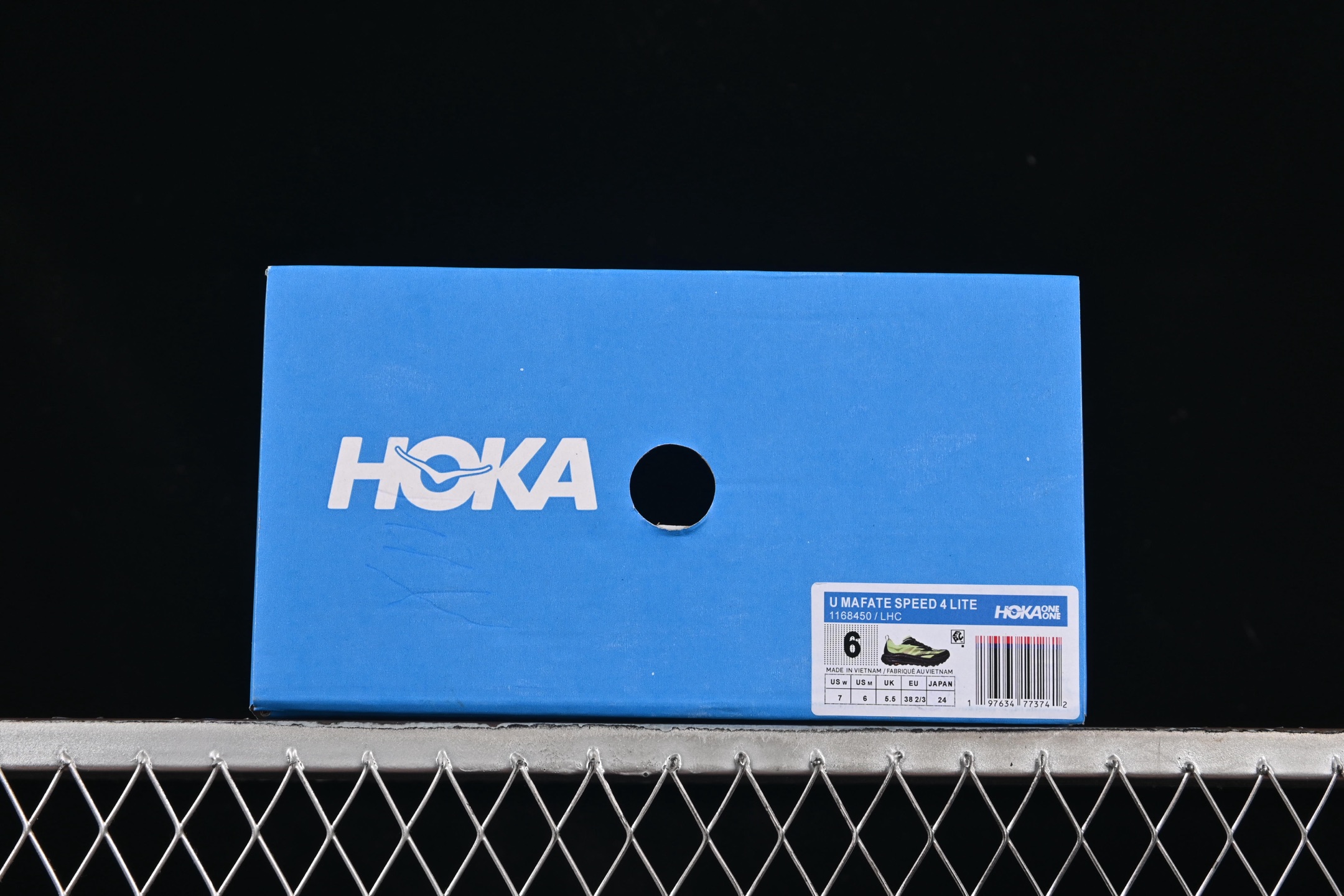 💰240纯原
Hoka Mafate Speed 4 Lite 马法特四代超轻厚底轻量山地跑步鞋 1168450 LHC
#轻量化材料Fresh Foam。超轻量中底全部用料过3C认证! 滚动平衡科技减少33%能量消耗 !第二代Mafate更是延续精髓设计,并调整了整体的鞋型,修身的鞋型,更加灵巧的感觉一下子来了。外底韧弹感十足的EVA泡绵,结合Vibram橡胶大底,性能稳定输出,无论是平时穿着还是在潮湿的梅雨季节跑步,都是非常优秀的搭配。
尺码:36 36.5 37 38 38.5 39 40 40.5 41 42 42.5 43 44 45 X.D4