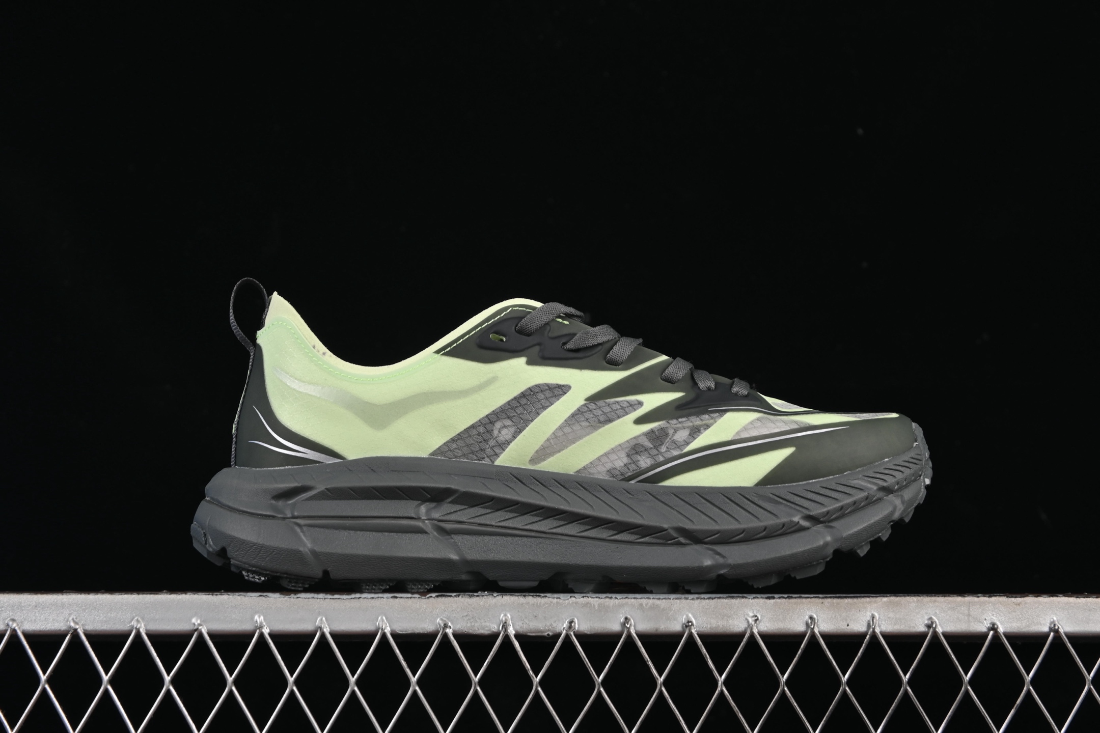 💰240纯原
Hoka Mafate Speed 4 Lite 马法特四代超轻厚底轻量山地跑步鞋 1168450 LHC
#轻量化材料Fresh Foam。超轻量中底全部用料过3C认证! 滚动平衡科技减少33%能量消耗 !第二代Mafate更是延续精髓设计,并调整了整体的鞋型,修身的鞋型,更加灵巧的感觉一下子来了。外底韧弹感十足的EVA泡绵,结合Vibram橡胶大底,性能稳定输出,无论是平时穿着还是在潮湿的梅雨季节跑步,都是非常优秀的搭配。
尺码:36 36.5 37 38 38.5 39 40 40.5 41 42 42.5 43 44 45 X.D4
