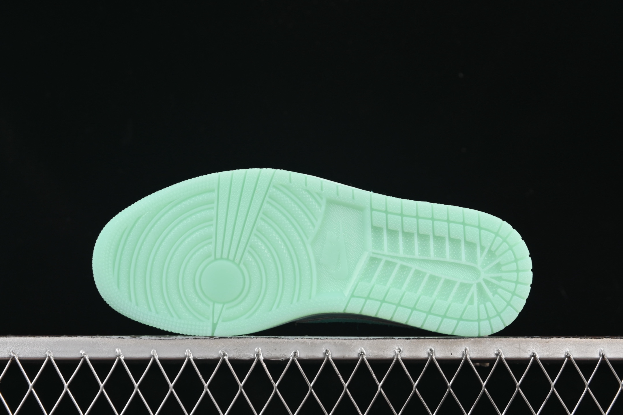 💰240纯原💰280顶级
Air Jordan 1 Low "Washed Teal" AJ1 乔1水洗青釉 低帮文化休闲板鞋 HQ8111-300
#配色在经典鞋型上进行精致演绎,融入现代元素,采用清凉容柔和的水洗青釉配色,再加上高热度的低帮廓形,想必在夏日会有很大的吸引力。
尺码:36 36.5 37.5 38 38.5 39 40 40.5 41 42 42.5 43 44 44.5 45 46 47.5 LTD4