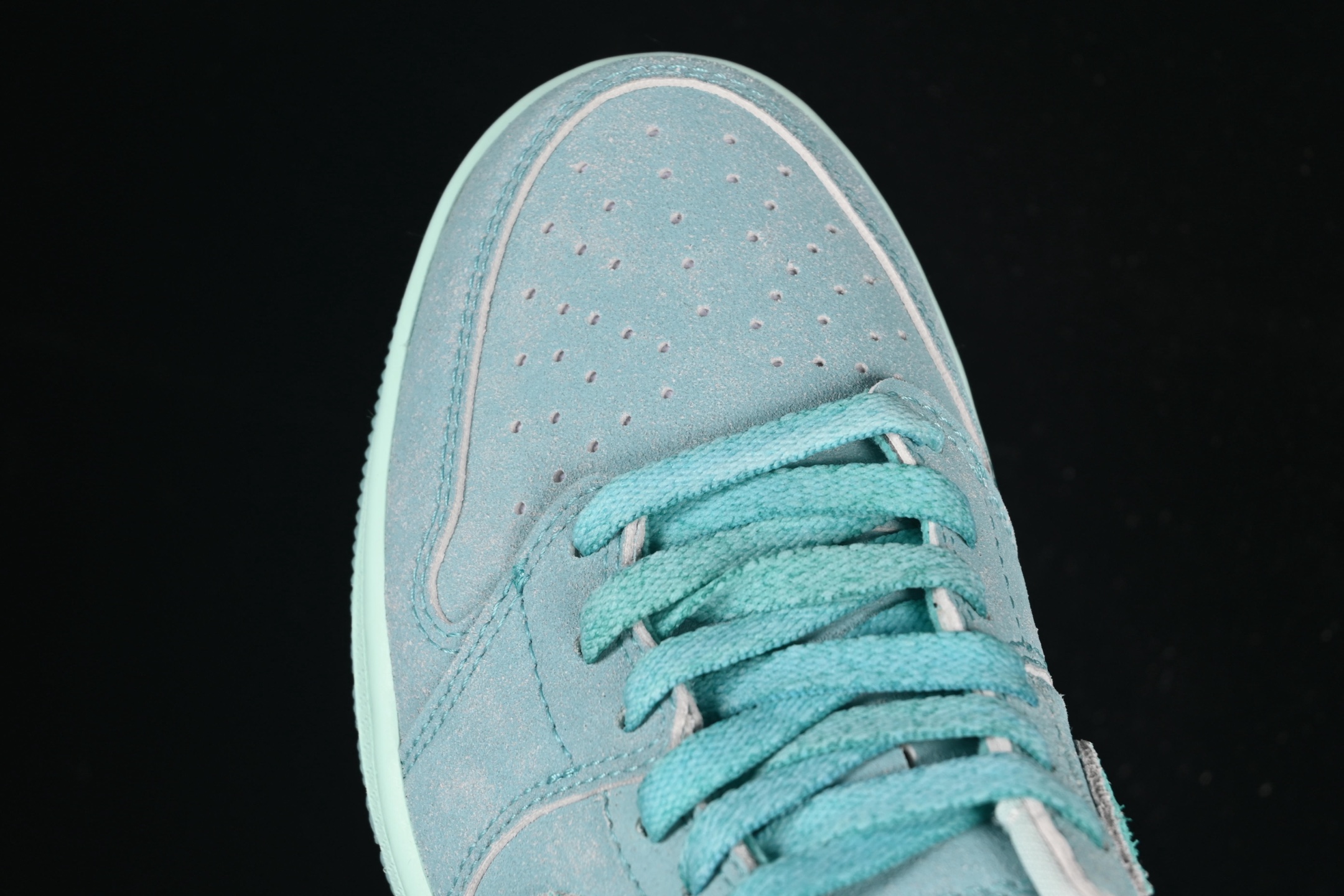 💰240纯原💰280顶级
Air Jordan 1 Low "Washed Teal" AJ1 乔1水洗青釉 低帮文化休闲板鞋 HQ8111-300
#配色在经典鞋型上进行精致演绎,融入现代元素,采用清凉容柔和的水洗青釉配色,再加上高热度的低帮廓形,想必在夏日会有很大的吸引力。
尺码:36 36.5 37.5 38 38.5 39 40 40.5 41 42 42.5 43 44 44.5 45 46 47.5 LTD4
