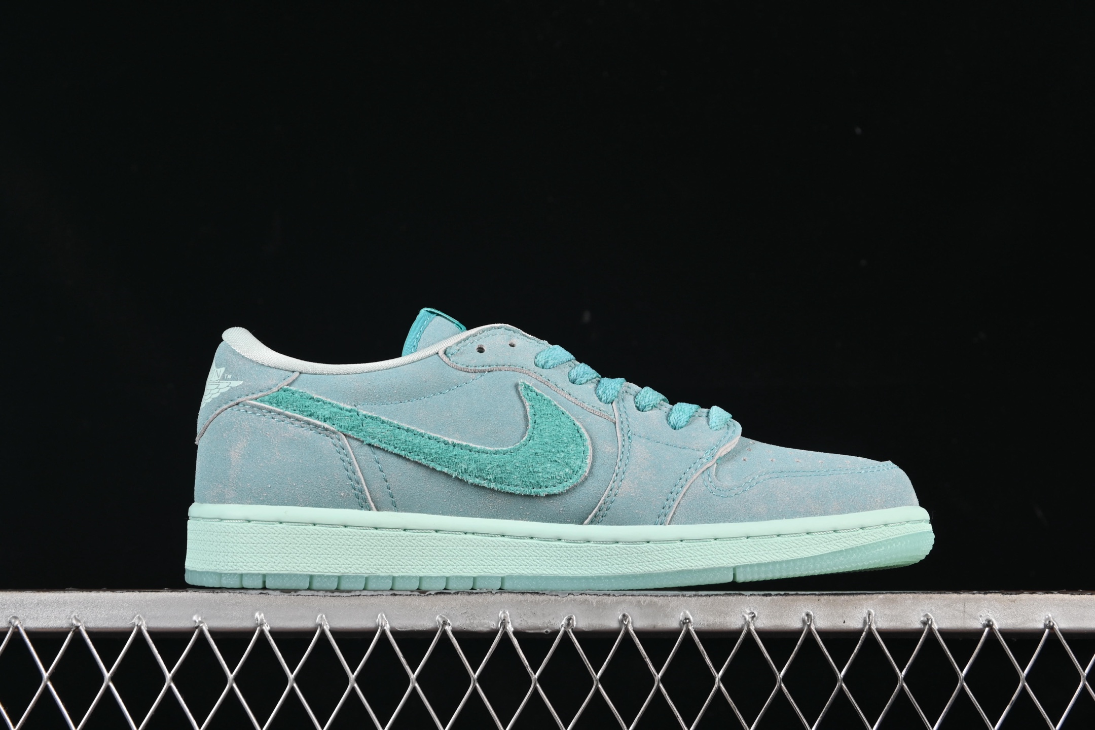💰240纯原💰280顶级
Air Jordan 1 Low "Washed Teal" AJ1 乔1水洗青釉 低帮文化休闲板鞋 HQ8111-300
#配色在经典鞋型上进行精致演绎,融入现代元素,采用清凉容柔和的水洗青釉配色,再加上高热度的低帮廓形,想必在夏日会有很大的吸引力。
尺码:36 36.5 37.5 38 38.5 39 40 40.5 41 42 42.5 43 44 44.5 45 46 47.5 LTD4