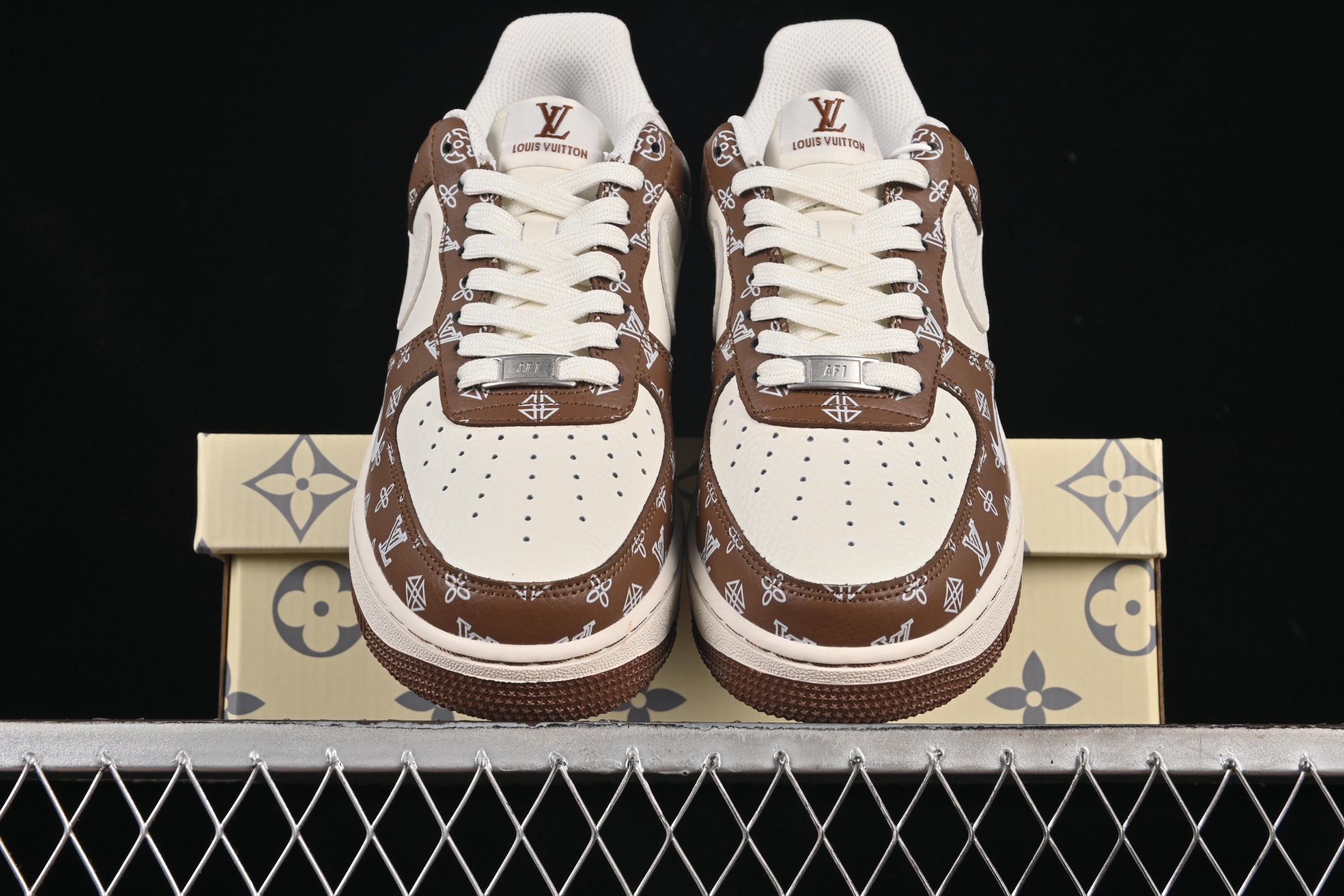 💰280纯原
 Nike Air Force 1'07 Low LV联名 奶白棕 空军一号低帮休闲板鞋 LW9279-018
#原楦头原纸板 原装鞋盒 定制五金配件 内置全掌气垫 原厂鞋底
尺码：36 36.5 37.5 38 38.5 39 40 40.5 41 42 42.5 43 44 44.5 45 9.D4