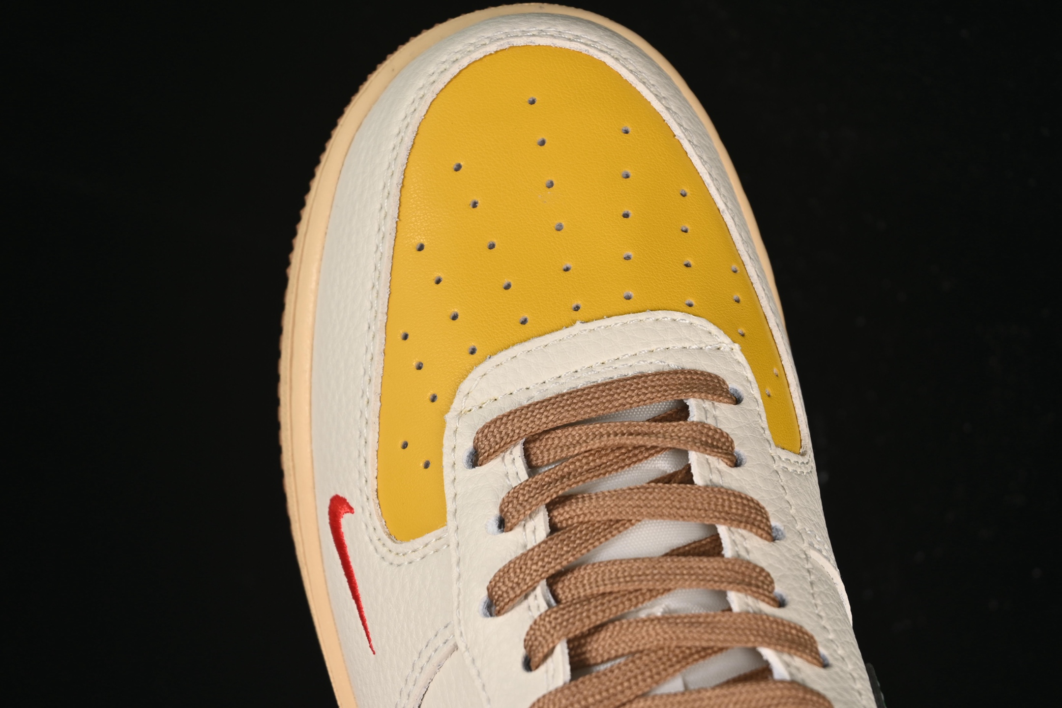 💰300纯原
Nike Air Force 1'07 Low UN联名 多彩拼接 空军一号低帮休闲板鞋 KB1688-005
#原楦头原纸板 原装鞋盒 定制五金配件 内置全掌气垫 原厂鞋底
尺码：36 36.5 37.5 38 38.5 39 40 40.5 41 42 42.5 43 44 44.5 45 9.D4