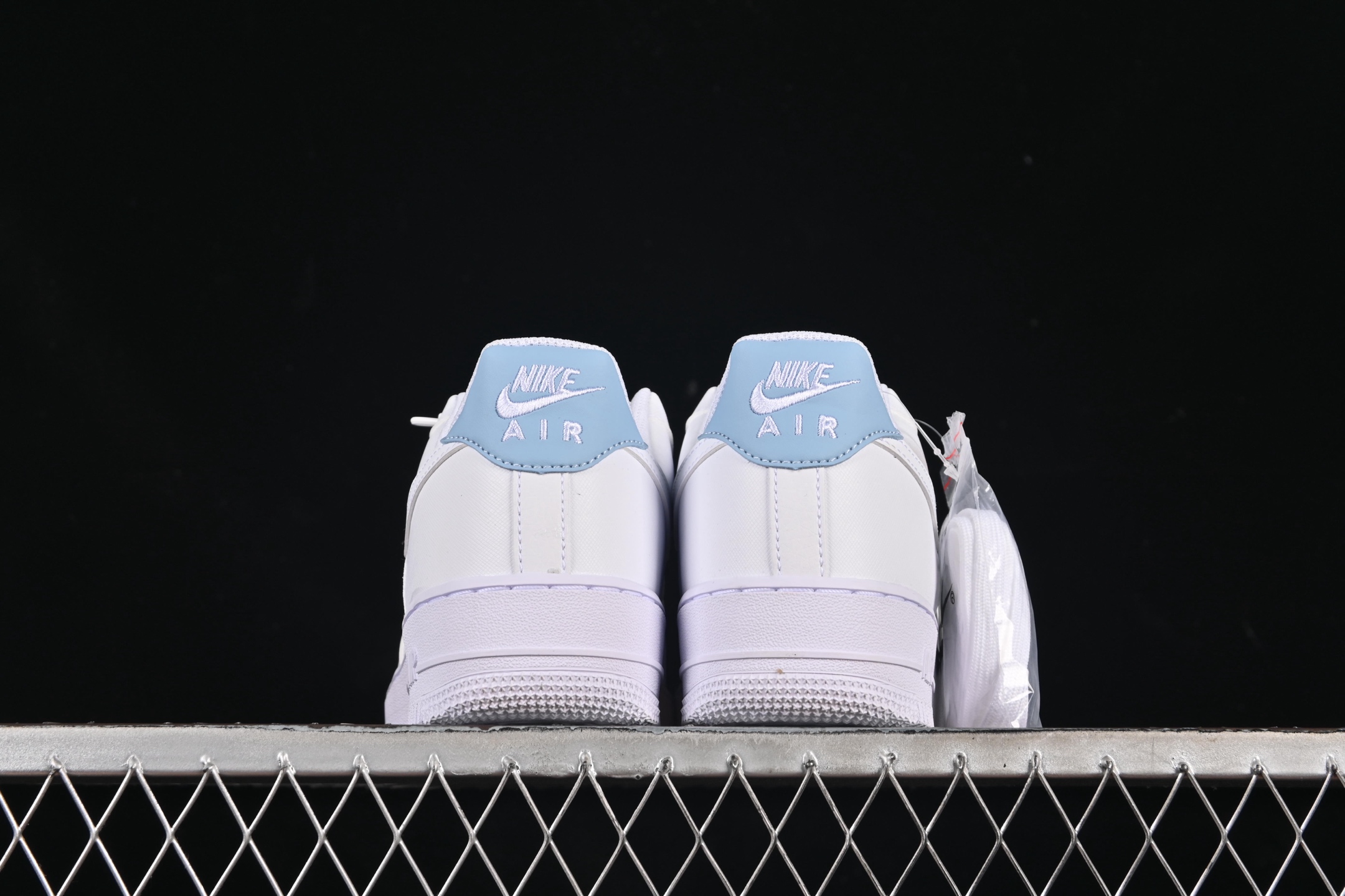 💰240纯原
 Nike Air Force 1'07 Low 空军一号低帮休闲板鞋 IB7167-101
尺码：36 36.5 37.5 38 38.5 39 40 40.5 41 42 42.5 43 44 44.5 45 K.D4