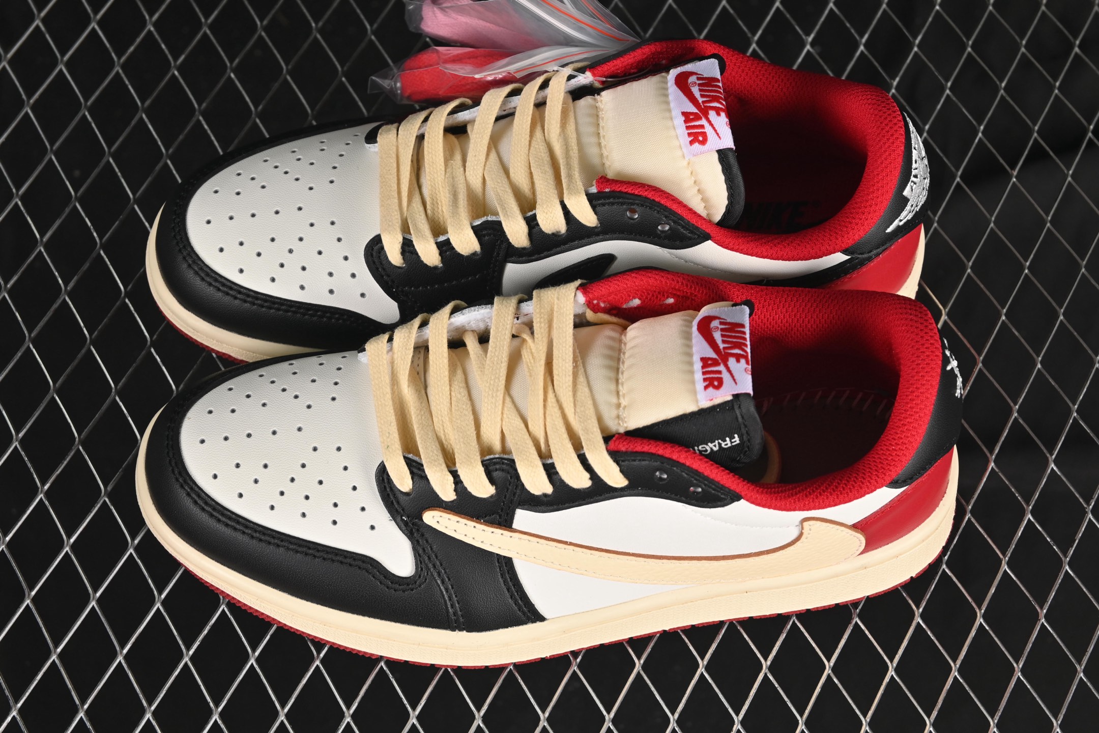 💰180真标💰280公司级💰380纯原
Travis Scott x Air Jordan 1 Low OG AJ1 乔1倒勾低帮 DM7866-106
尺码:36 36.5 37.5 38 38.5 39 40 40.5 41 42 42.5 43 44 44.5 45 46 47.5 3.D4