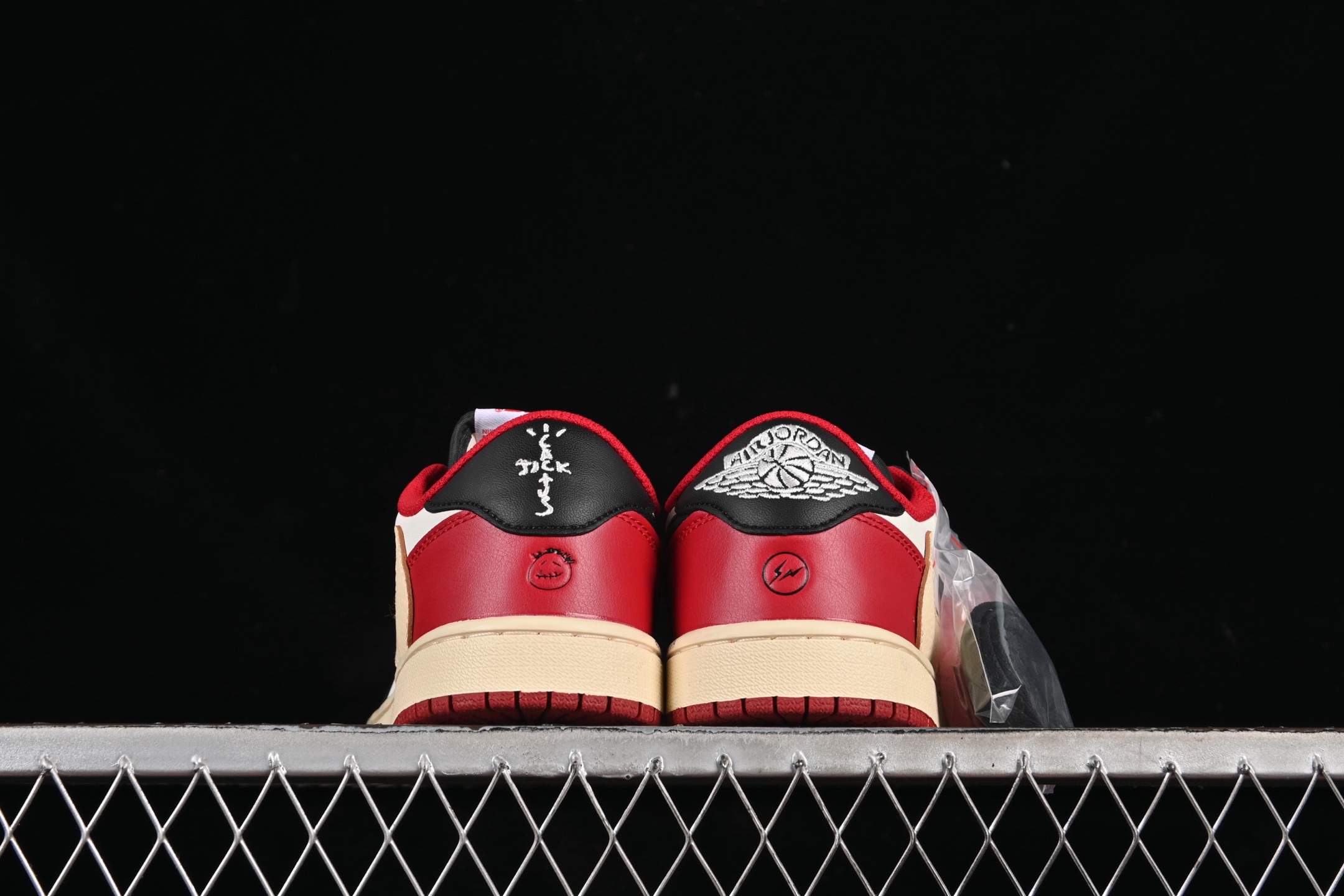 💰180真标💰280公司级💰380纯原
Travis Scott x Air Jordan 1 Low OG AJ1 乔1倒勾低帮 DM7866-106
尺码:36 36.5 37.5 38 38.5 39 40 40.5 41 42 42.5 43 44 44.5 45 46 47.5 3.D4