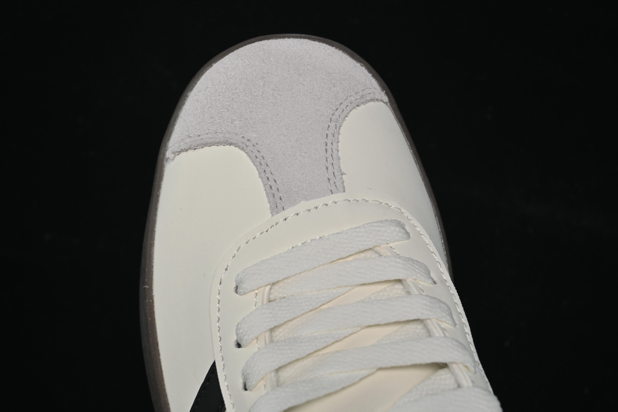 💰170纯原
Adids Neo VL Court Classic JQ1501 阿迪三叶草时尚潮流板鞋
尺码：36 36.5 37 38 38.5 39 40 40.5 41 42 42.5 43 44 44.5 45 N.C3