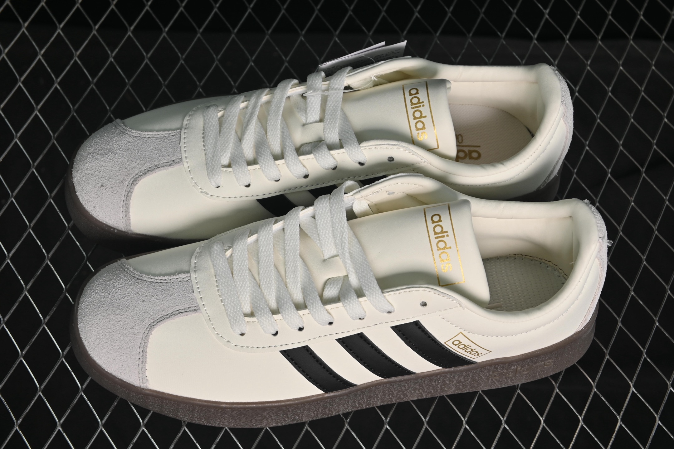 💰170纯原
Adids Neo VL Court Classic JQ1501 阿迪三叶草时尚潮流板鞋
尺码：36 36.5 37 38 38.5 39 40 40.5 41 42 42.5 43 44 44.5 45 N.C3