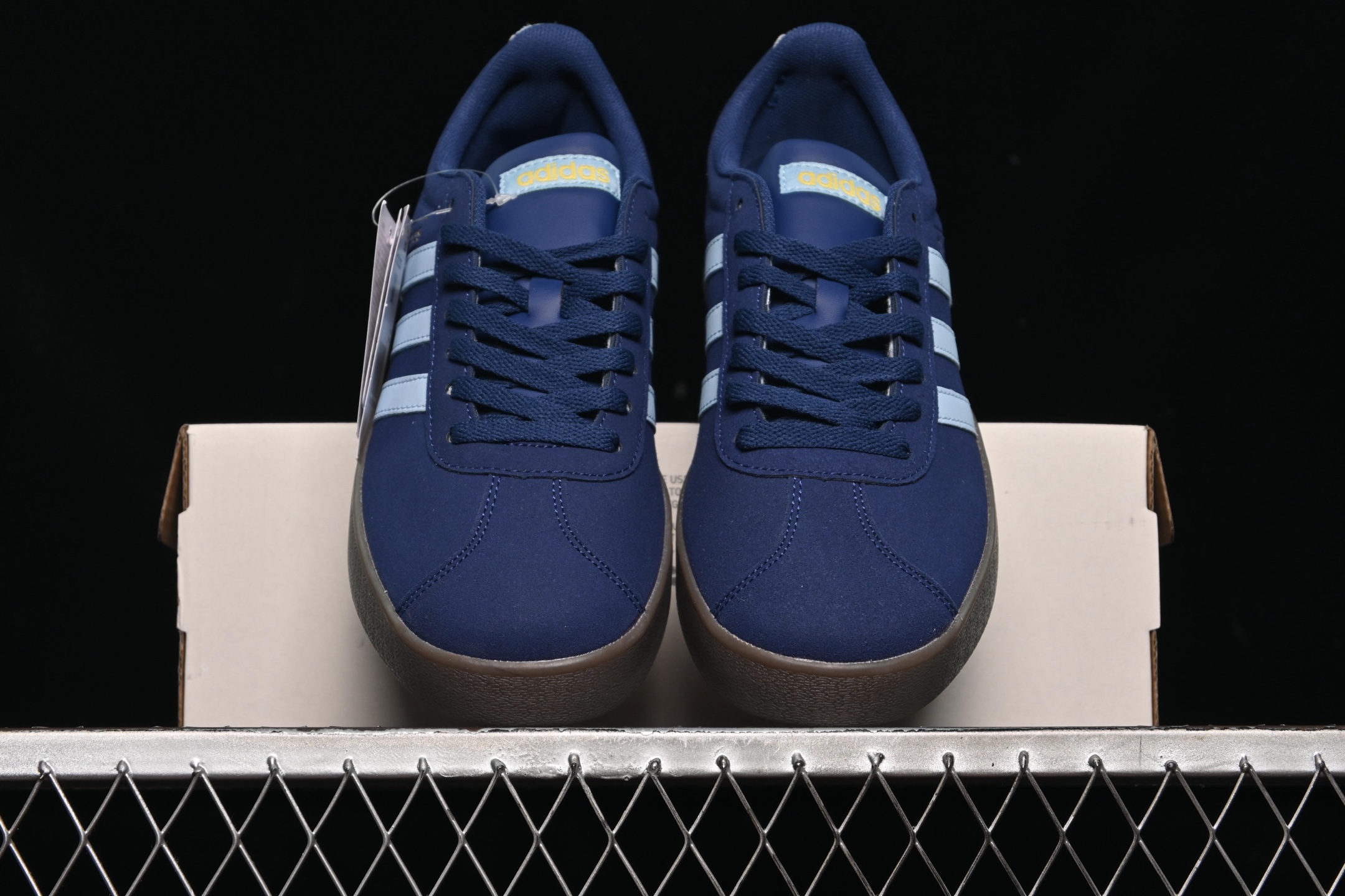 💰170纯原
 Adids Neo VL Court Classic JR8308 阿迪三叶草时尚潮流板鞋
尺码：36 36.5 37 38 38.5 39 40 40.5 41 42 42.5 43 44 44.5 45 N.C3