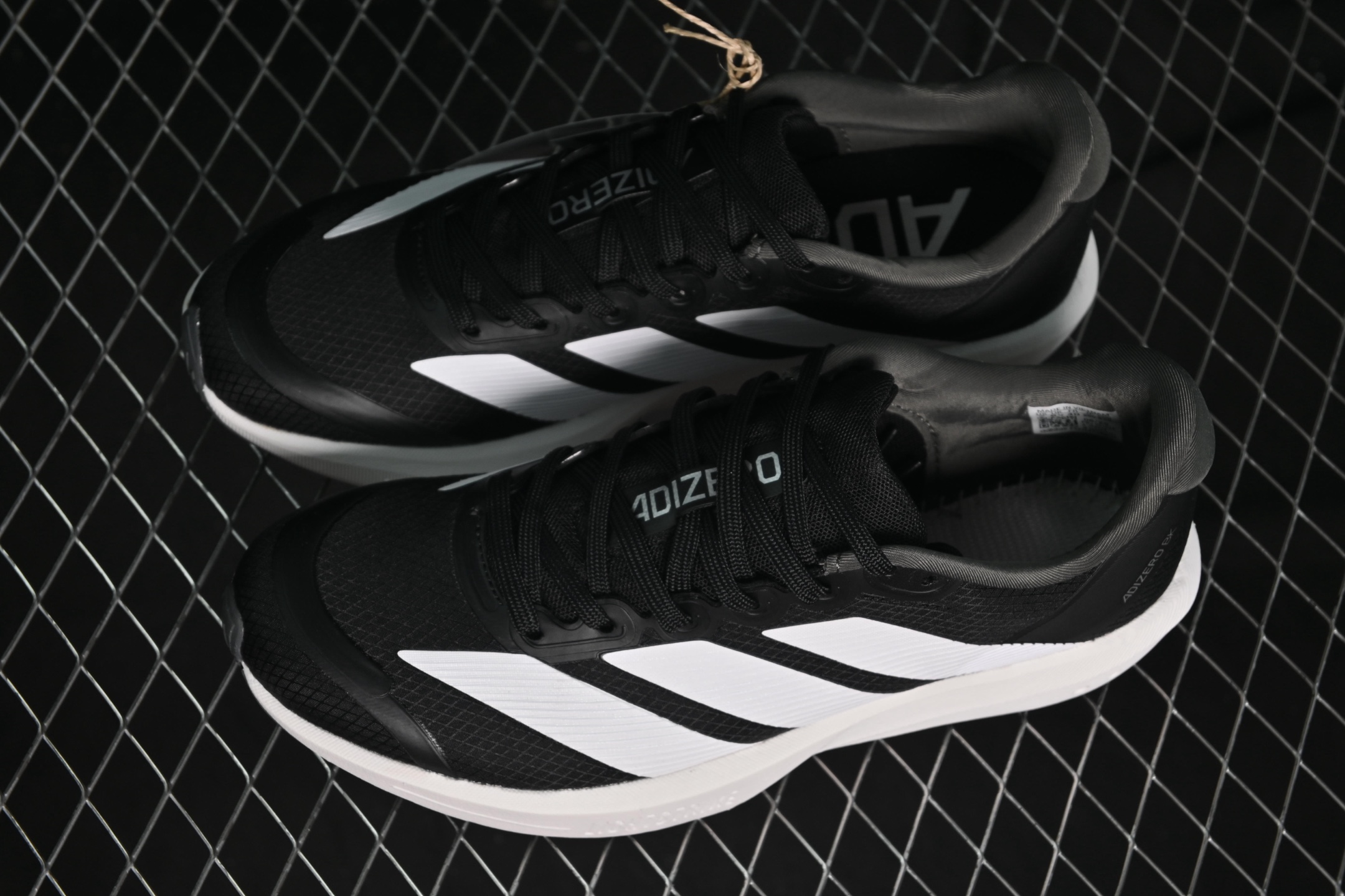 💰220纯原
Adidas Adizero BK JP6528 阿迪透气低帮跑步鞋
尺码：36 36.5 37 38 38.5 39 40 40.5 41 42 42.5 43 44 44.5 45 N.C3