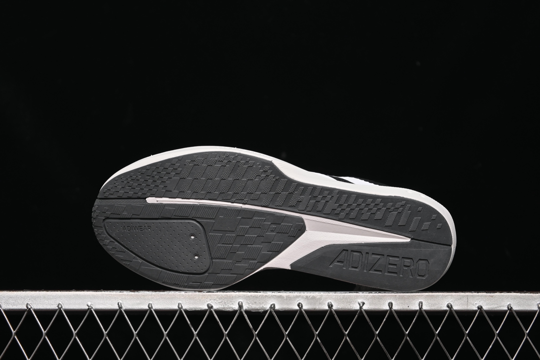 💰220纯原
Adidas Adizero BK JP6528 阿迪透气低帮跑步鞋
尺码：36 36.5 37 38 38.5 39 40 40.5 41 42 42.5 43 44 44.5 45 N.C3