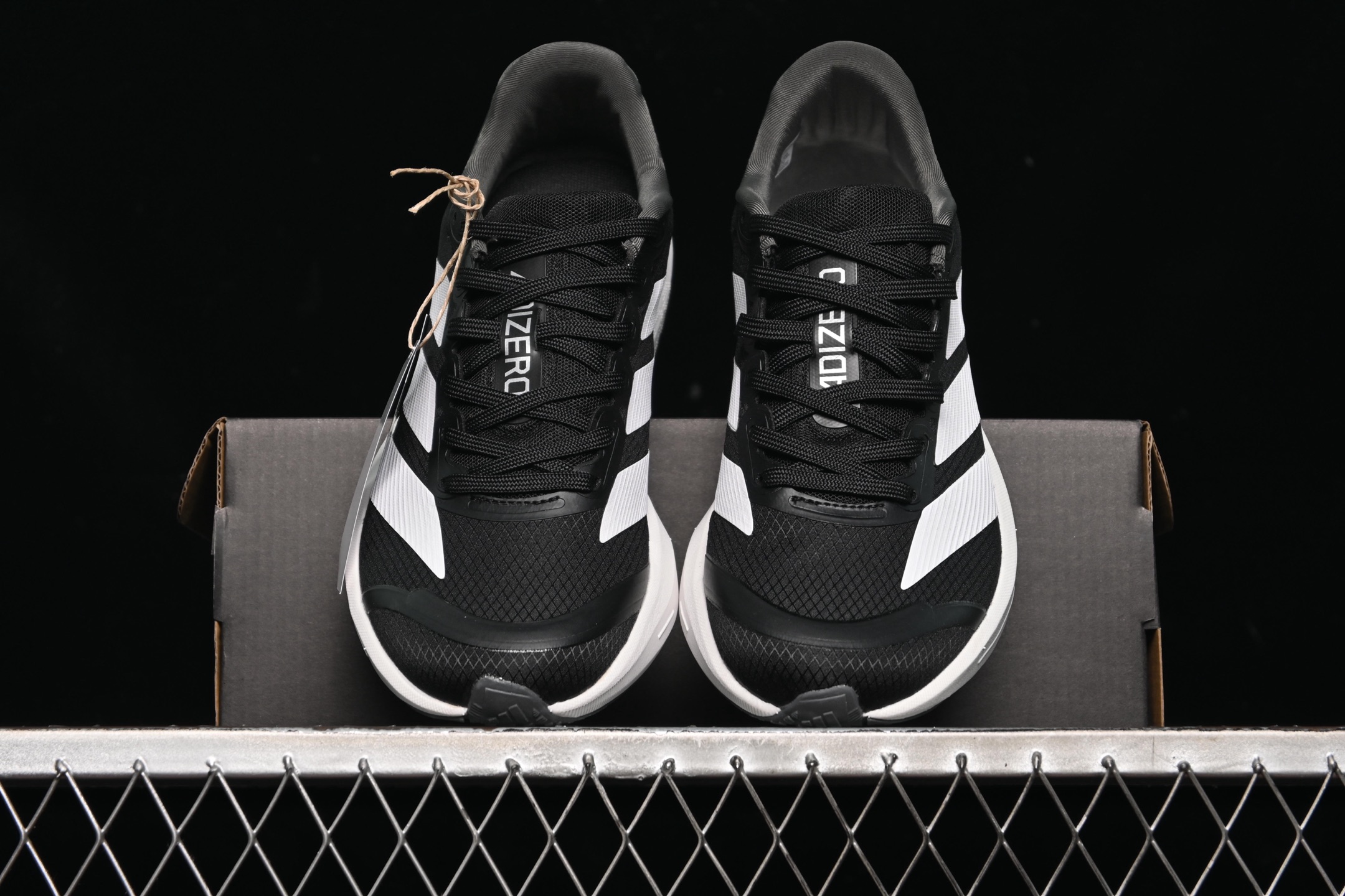 💰220纯原
Adidas Adizero BK JP6528 阿迪透气低帮跑步鞋
尺码：36 36.5 37 38 38.5 39 40 40.5 41 42 42.5 43 44 44.5 45 N.C3