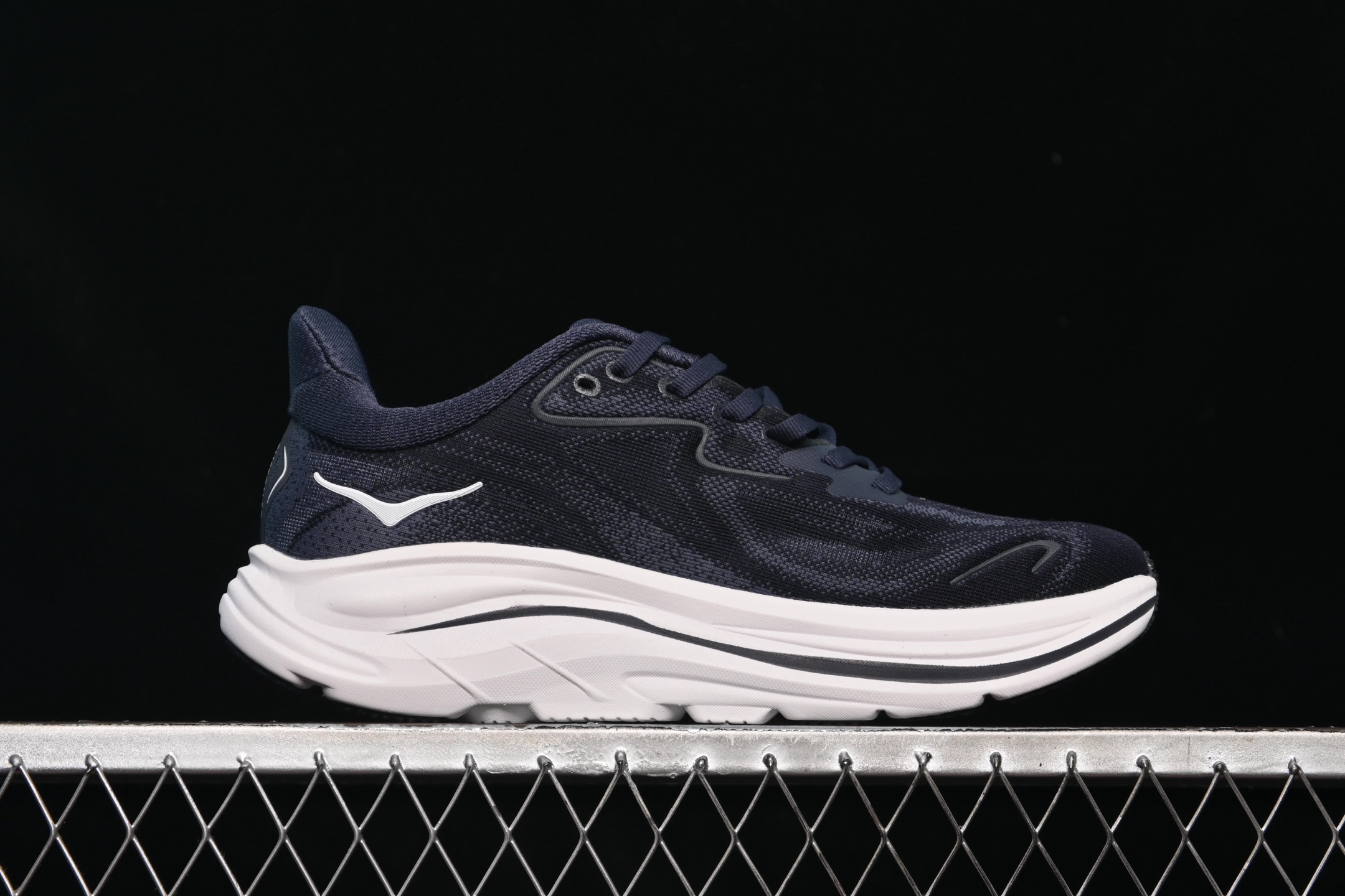 💰220纯原
HOKA ONE ONE CLIFTON 10 克里夫顿系列 轻盈透气的针织网面跑鞋 1162030 NWT
#增强鞋面的强度和支撑性能 搭配柔软的鞋舌 让双脚在舒适包裹中跑的更加畅快 全新泡棉中底 柔软的同时增强回弹性能 为不同跑者提供更平稳流畅的脚感 带来全面的缓冲保护 根据人体工程学设计的延长拉襟 后跟处弹软的海绵填充舒适固定 避免掉跟和摩擦
尺码:36 36.5 37 38 38.5 39 40 40.5 41 42 42.5 43 44 45 G.D4