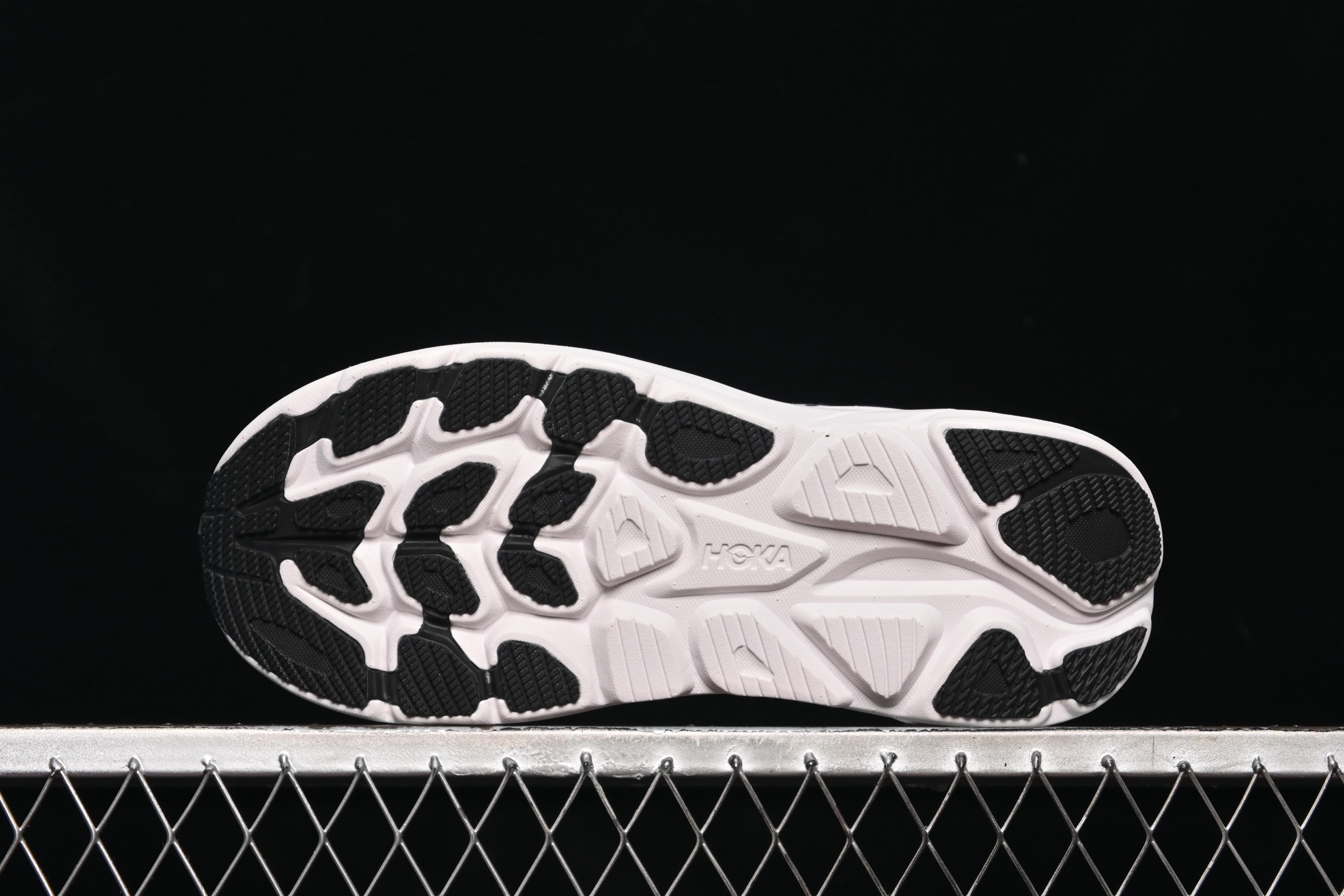💰220纯原
HOKA ONE ONE CLIFTON 10 克里夫顿系列 轻盈透气的针织网面跑鞋 1162030 NWT
#增强鞋面的强度和支撑性能 搭配柔软的鞋舌 让双脚在舒适包裹中跑的更加畅快 全新泡棉中底 柔软的同时增强回弹性能 为不同跑者提供更平稳流畅的脚感 带来全面的缓冲保护 根据人体工程学设计的延长拉襟 后跟处弹软的海绵填充舒适固定 避免掉跟和摩擦
尺码:36 36.5 37 38 38.5 39 40 40.5 41 42 42.5 43 44 45 G.D4