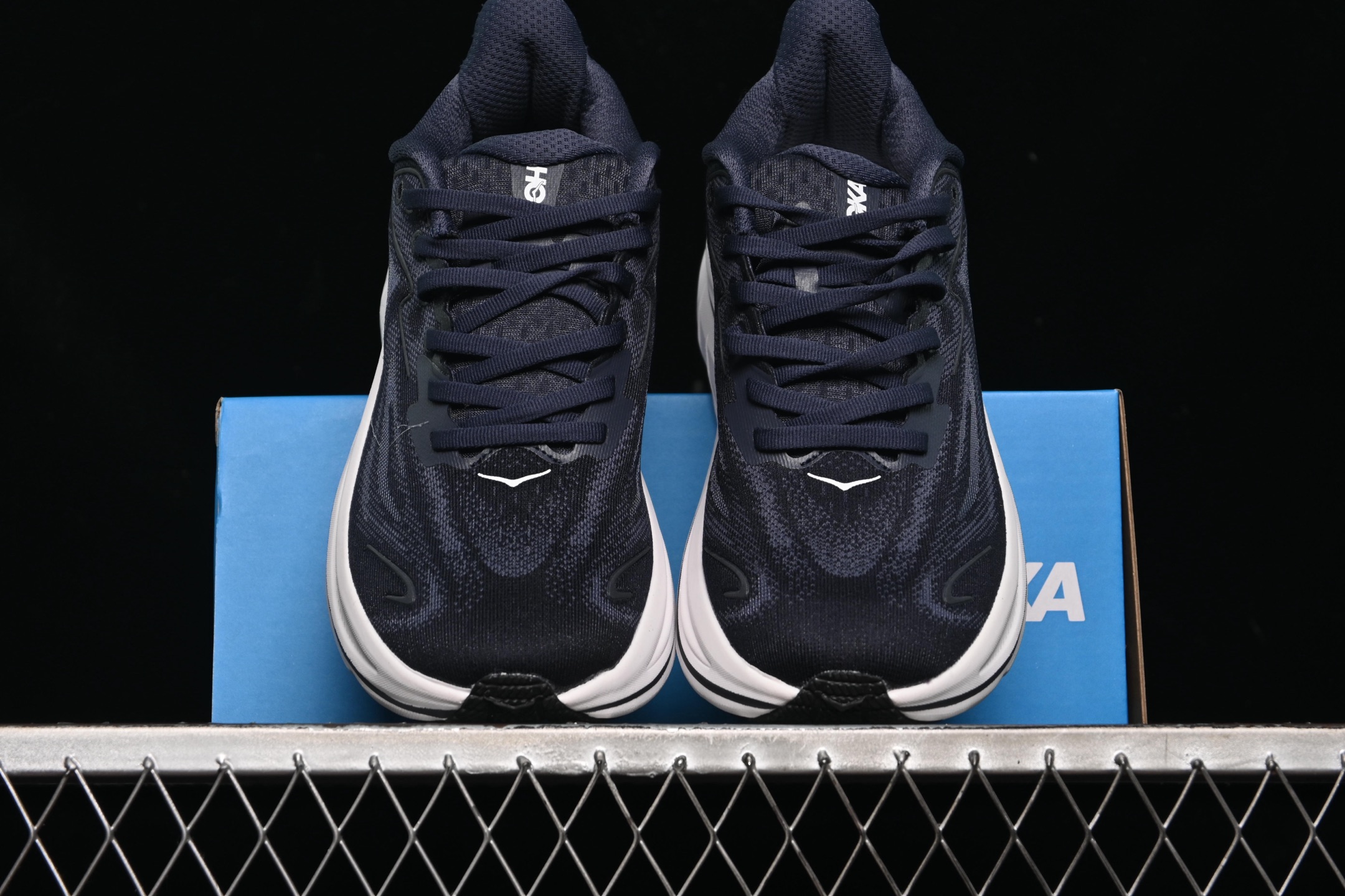 💰220纯原
HOKA ONE ONE CLIFTON 10 克里夫顿系列 轻盈透气的针织网面跑鞋 1162030 NWT
#增强鞋面的强度和支撑性能 搭配柔软的鞋舌 让双脚在舒适包裹中跑的更加畅快 全新泡棉中底 柔软的同时增强回弹性能 为不同跑者提供更平稳流畅的脚感 带来全面的缓冲保护 根据人体工程学设计的延长拉襟 后跟处弹软的海绵填充舒适固定 避免掉跟和摩擦
尺码:36 36.5 37 38 38.5 39 40 40.5 41 42 42.5 43 44 45 G.D4