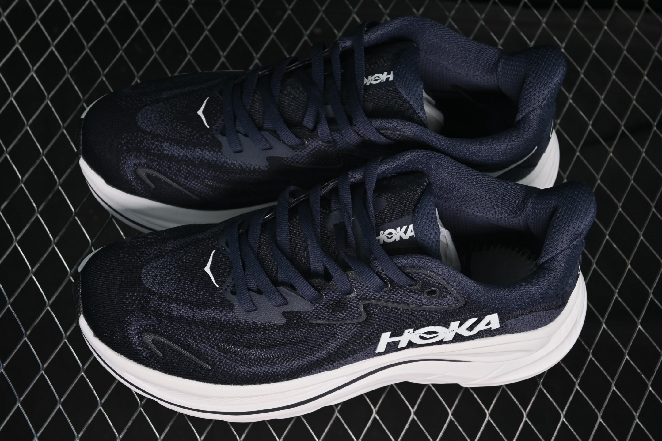 💰220纯原
HOKA ONE ONE CLIFTON 10 克里夫顿系列 轻盈透气的针织网面跑鞋 1162030 NWT
#增强鞋面的强度和支撑性能 搭配柔软的鞋舌 让双脚在舒适包裹中跑的更加畅快 全新泡棉中底 柔软的同时增强回弹性能 为不同跑者提供更平稳流畅的脚感 带来全面的缓冲保护 根据人体工程学设计的延长拉襟 后跟处弹软的海绵填充舒适固定 避免掉跟和摩擦
尺码:36 36.5 37 38 38.5 39 40 40.5 41 42 42.5 43 44 45 G.D4