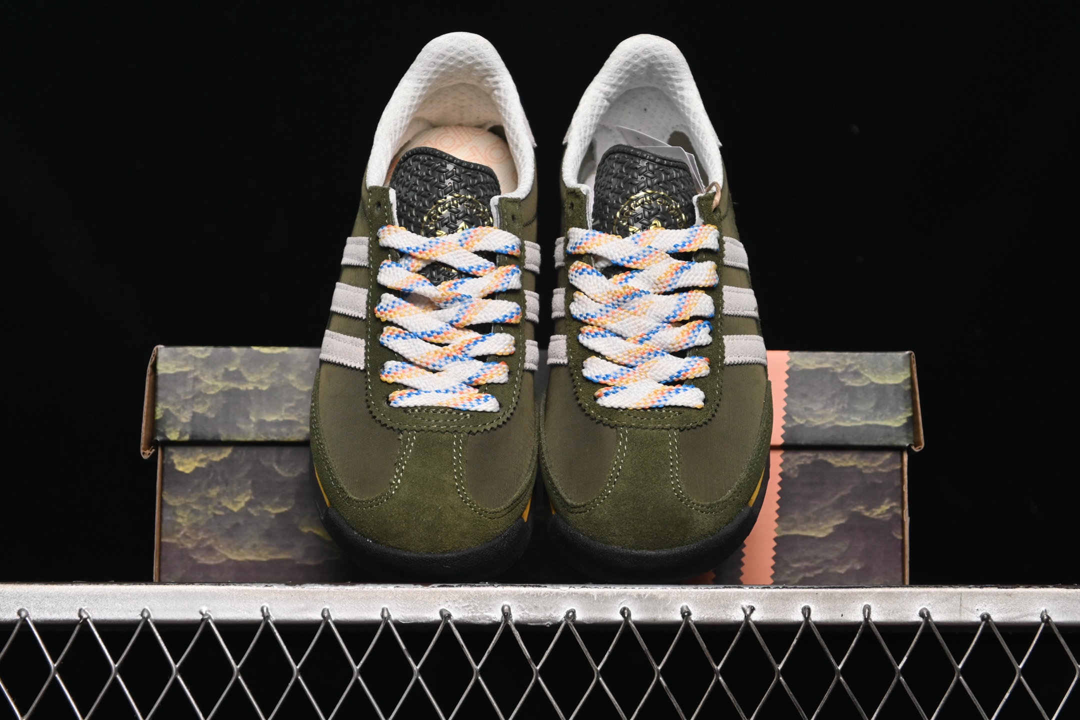💰190纯原
 Adidas Originals SL 72 JR9416 阿迪经典复古慢跑鞋
尺码：36 36.5 37 38 38.5 39 40 40.5 41 42 42.5 43 44 44.5 45 G.C3