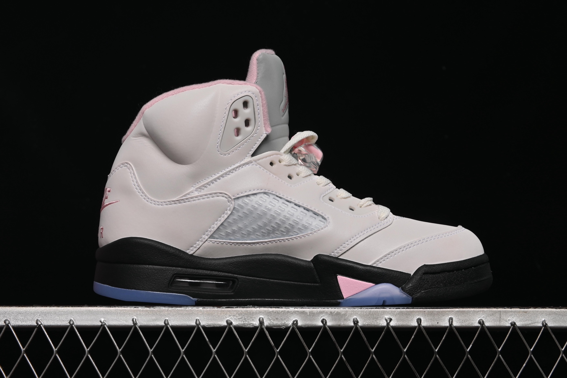 💰440纯原
Air Jordan 5 Retro "35th Anniversary" AJ5 乔5少女粉 HQ7978-102
#3M反光 鞋身整体以白色为主,在中底/内衬等细节部分辅以粉色点缀,少女心十足!
尺码:36 36.5 37.5 38 38.5 39 40 40.5 41 42 42.5 43 44 44.5 45 46 47.5 48.5 LTD4
