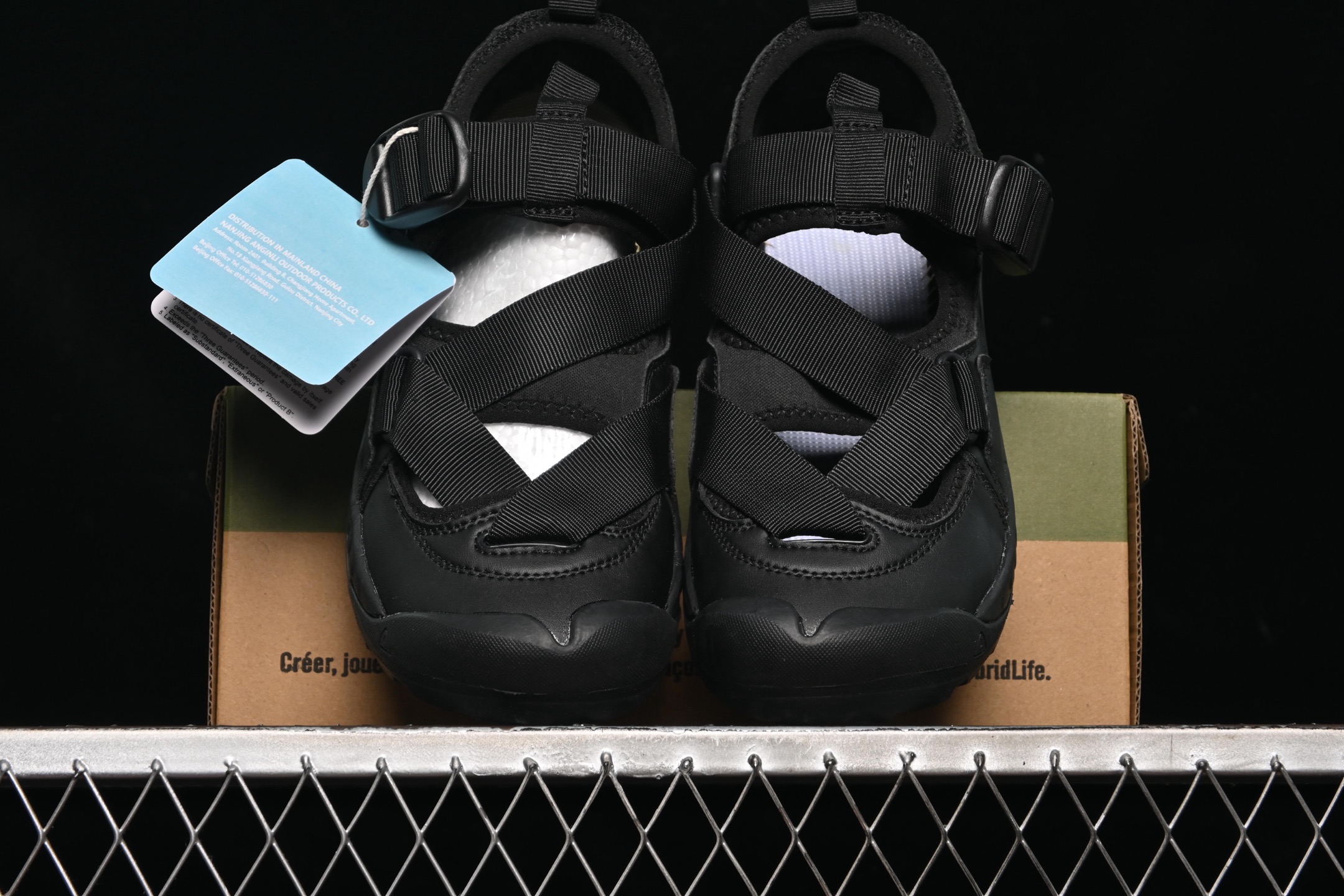 💰220纯原
Keen Uneek WK 科恩 夏季潮流皮面溯溪涉水休闲户外凉鞋 918 Black
尺码：35 36 37 38 39 40 41 42 F.C3