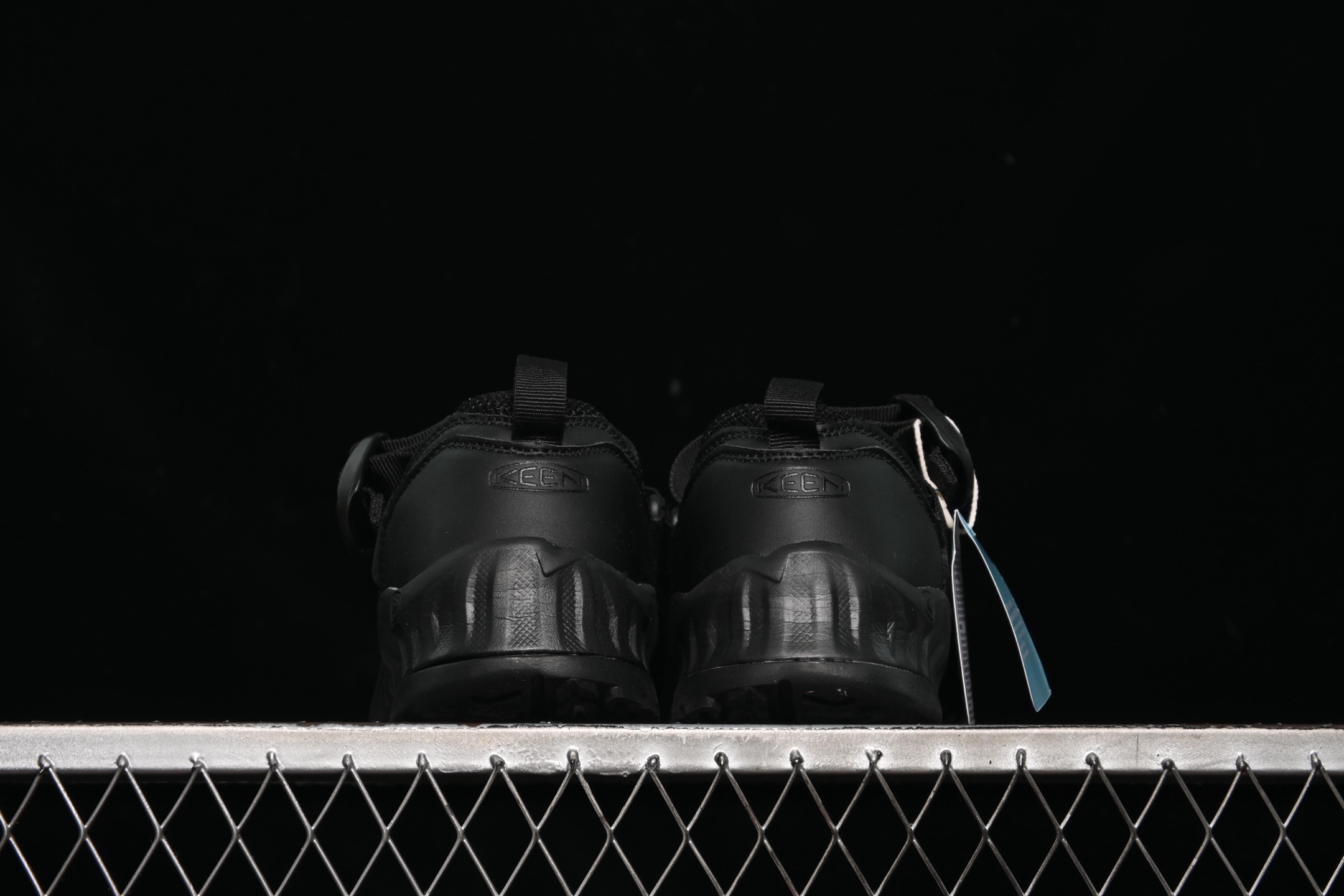 💰220纯原
Keen Uneek WK 科恩 夏季潮流皮面溯溪涉水休闲户外凉鞋 918 Black
尺码：35 36 37 38 39 40 41 42 F.C3