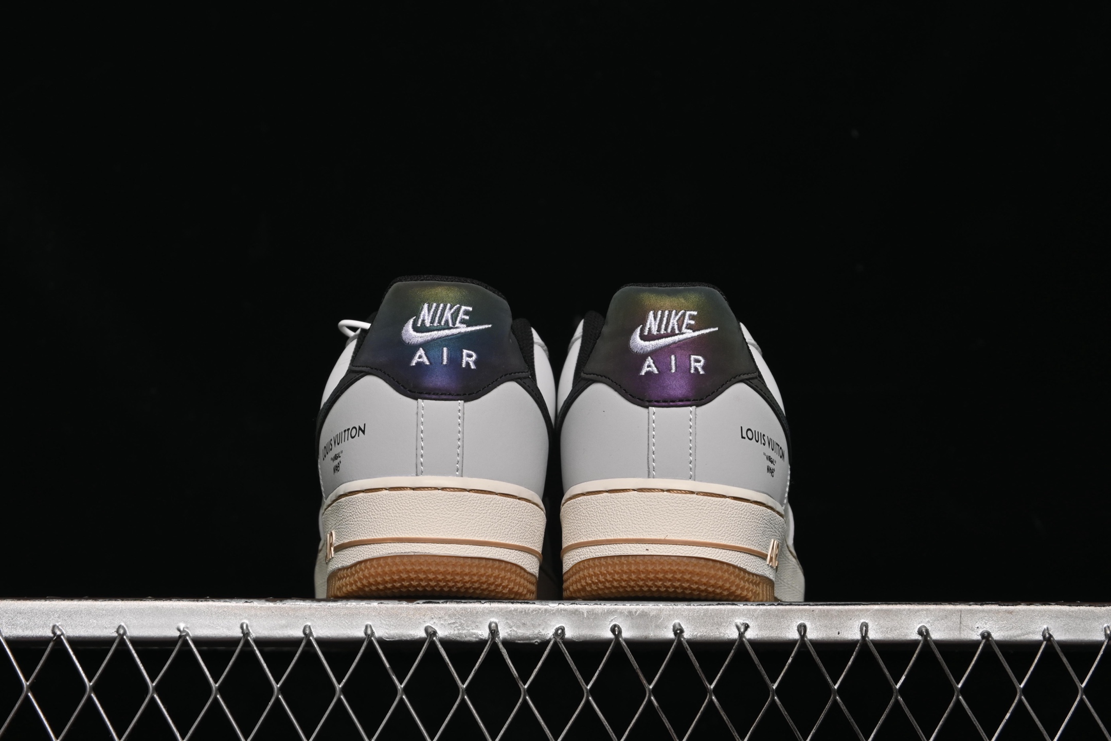 💰280纯原
 Nike Air Force 1'07 Low LV联名 灰白镭射渐变 空军一号低帮休闲板鞋 LW9279-020
#原楦头原纸板 原装鞋盒 原厂鞋底 超高清洁度 细节完美
尺码：36 36.5 37.5 38 38.5 39 40 40.5 41 42 42.5 43 44 44.5 45 9.D4