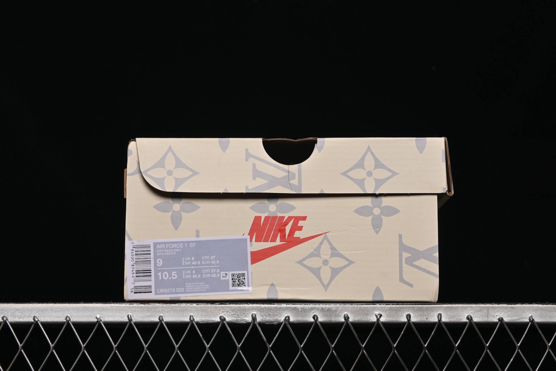 💰280纯原
 Nike Air Force 1'07 Low LV联名 灰白镭射渐变 空军一号低帮休闲板鞋 LW9279-020
#原楦头原纸板 原装鞋盒 原厂鞋底 超高清洁度 细节完美
尺码：36 36.5 37.5 38 38.5 39 40 40.5 41 42 42.5 43 44 44.5 45 9.D4