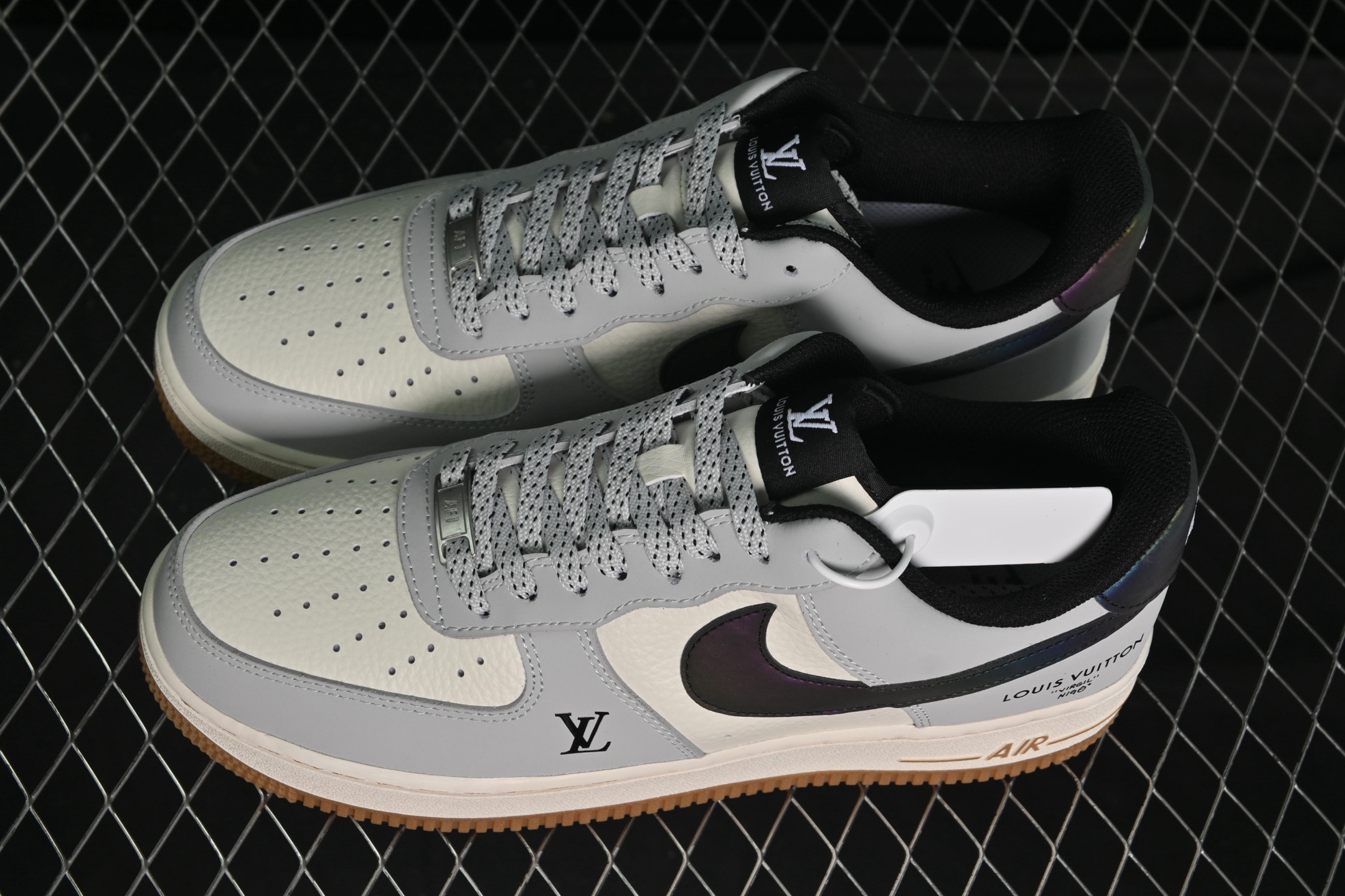 💰280纯原
 Nike Air Force 1'07 Low LV联名 灰白镭射渐变 空军一号低帮休闲板鞋 LW9279-020
#原楦头原纸板 原装鞋盒 原厂鞋底 超高清洁度 细节完美
尺码：36 36.5 37.5 38 38.5 39 40 40.5 41 42 42.5 43 44 44.5 45 9.D4