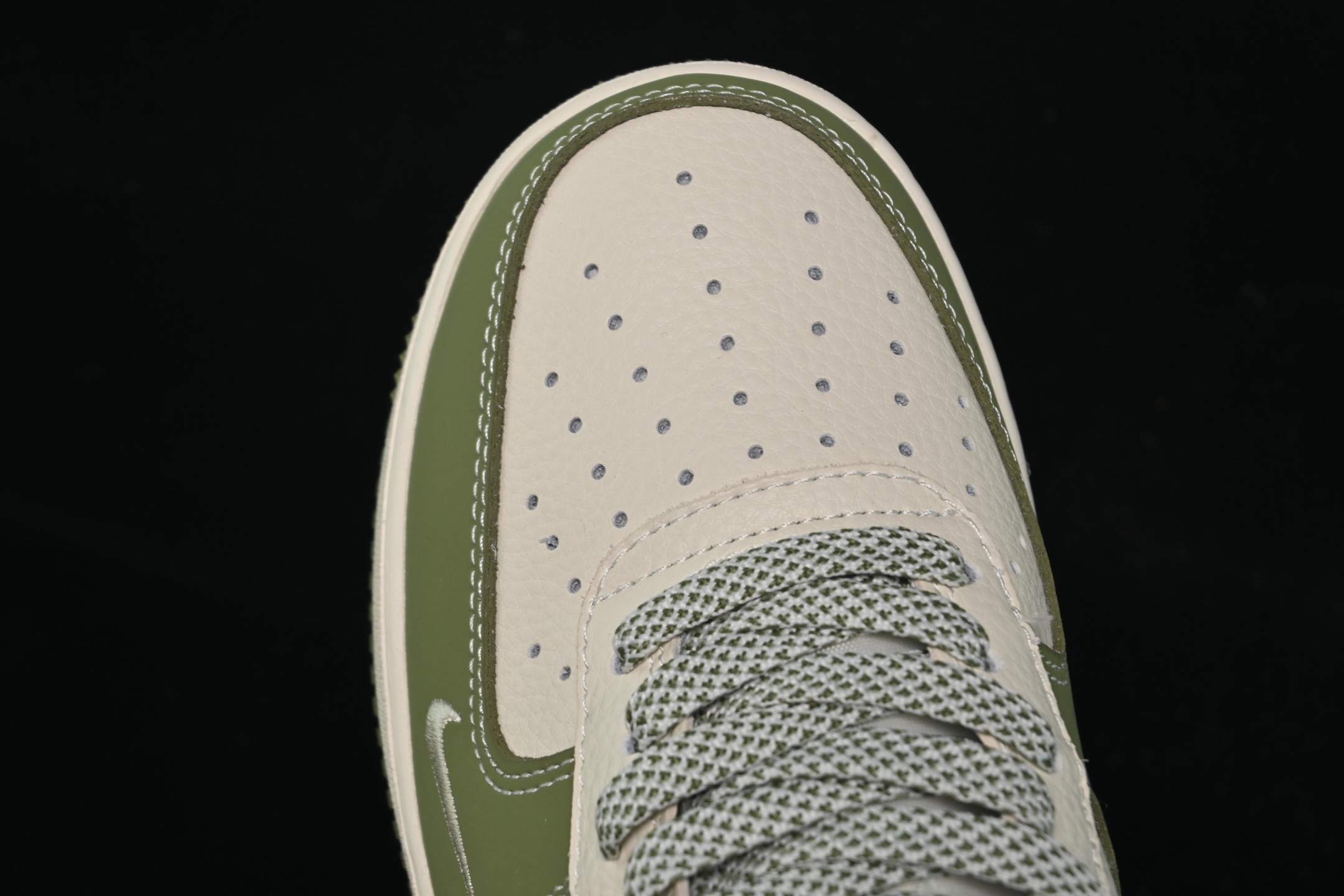 💰300纯原
 Nike Air Force 1'07 Low 古驰联名 草绿 空军一号低帮休闲板鞋 KK1988-094
#原楦头原纸板 原装鞋盒 定制五金配件 内置全掌气垫 原厂鞋底 
尺码：36 36.5 37.5 38 38.5 39 40 40.5 41 42 42.5 43 44 44.5 45 9.D4