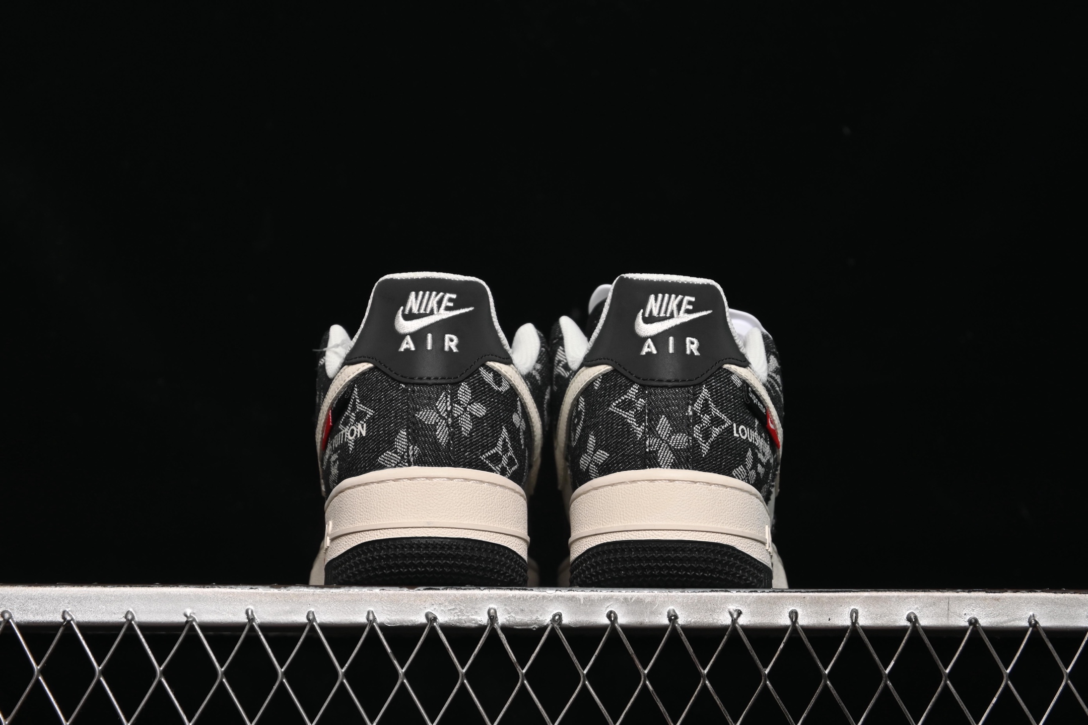 💰280纯原
 Nike Air Force 1'07 Low LV联名 牛仔米白黑 空军一号低帮休闲板鞋 MZ9588-802
#原楦头原纸板 原装鞋盒 定制五金配件 内置全掌气垫 原厂鞋底 
尺码：36 36.5 37.5 38 38.5 39 40 40.5 41 42 42.5 43 44 44.5 45 9.D4