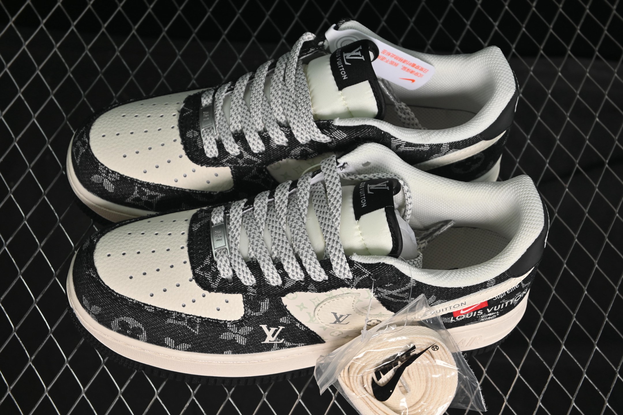 💰280纯原
 Nike Air Force 1'07 Low LV联名 牛仔米白黑 空军一号低帮休闲板鞋 MZ9588-802
#原楦头原纸板 原装鞋盒 定制五金配件 内置全掌气垫 原厂鞋底 
尺码：36 36.5 37.5 38 38.5 39 40 40.5 41 42 42.5 43 44 44.5 45 9.D4