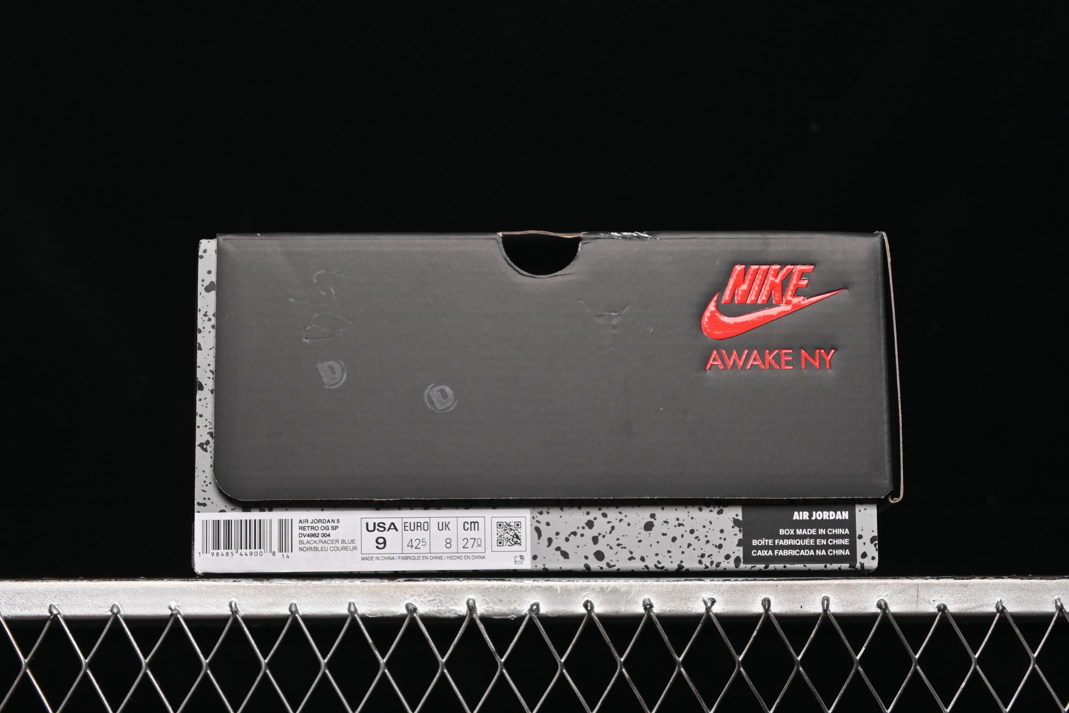 💰520顶级
Awake NY x Air Jordan 5 "Black Metallic" AJ5 乔5联名款黑灰 DV4982-004
#鞋身以鞋身通体采用黑/灰色为主色调呈现,搭配3M反光鞋舌。黑色皮革+白色车线,足够有辨识度同时上脚好打理。
尺码:40 40.5 41 42 42.5 43 44 44.5 45 46 47.5 B.G7