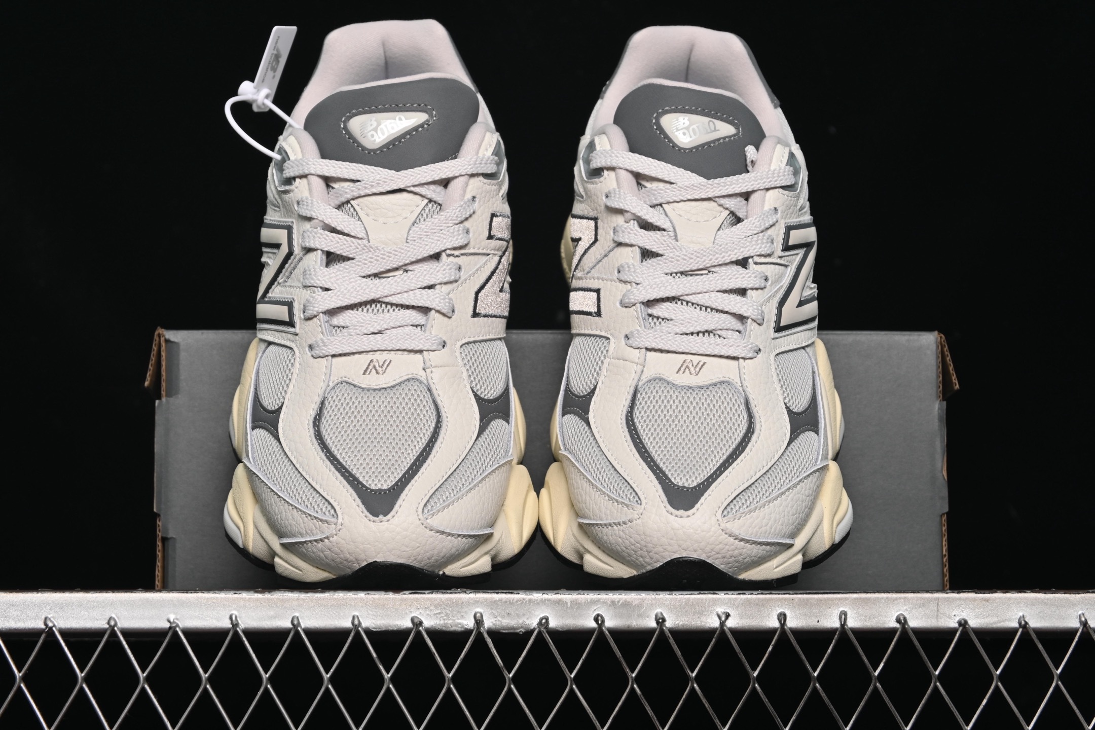 纯原 New Balance NB9060 联名款 复古休闲运动慢跑鞋 U9060AGA
#鞋款灵感