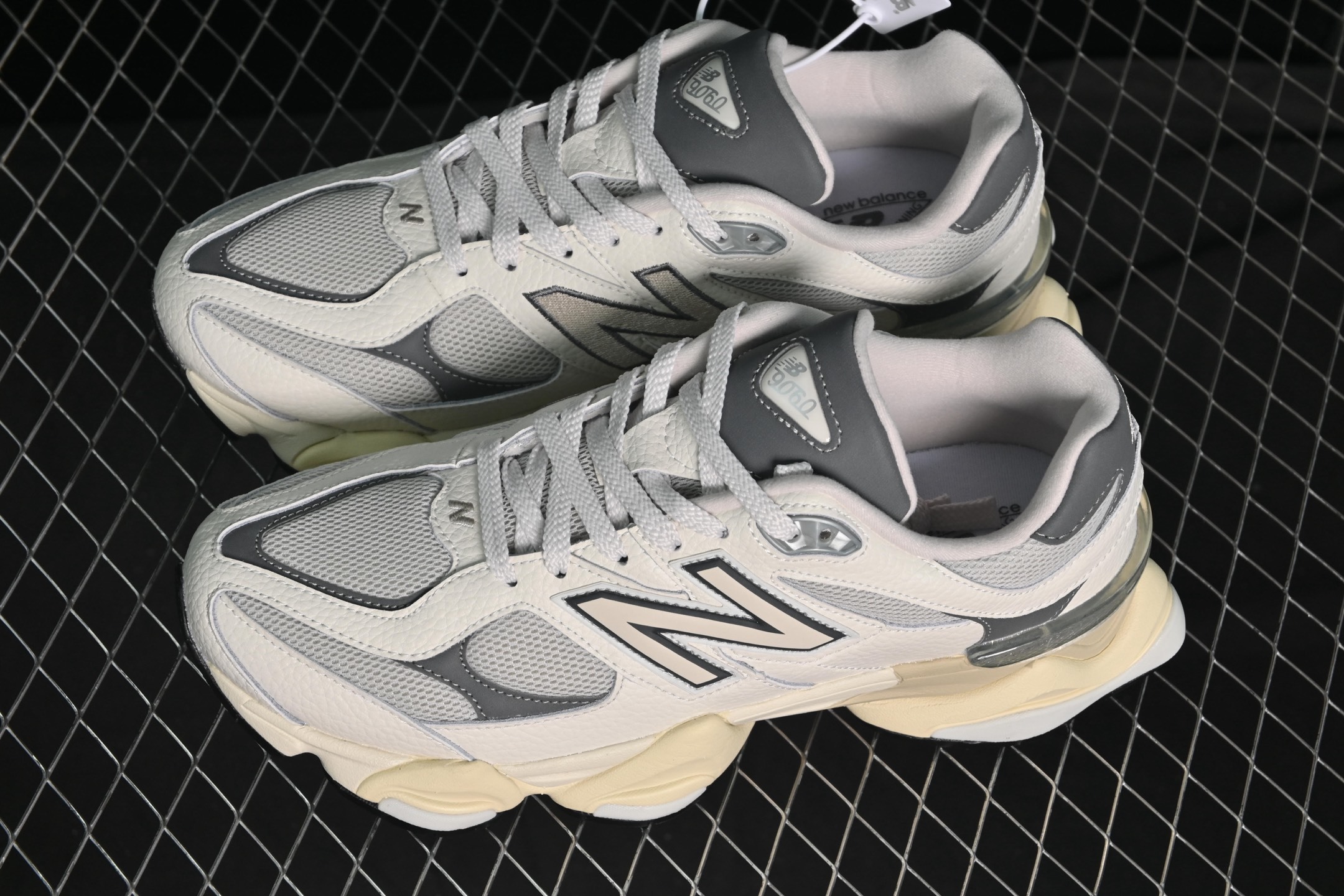 纯原 New Balance NB9060 联名款 复古休闲运动慢跑鞋 U9060AGA
#鞋款灵感