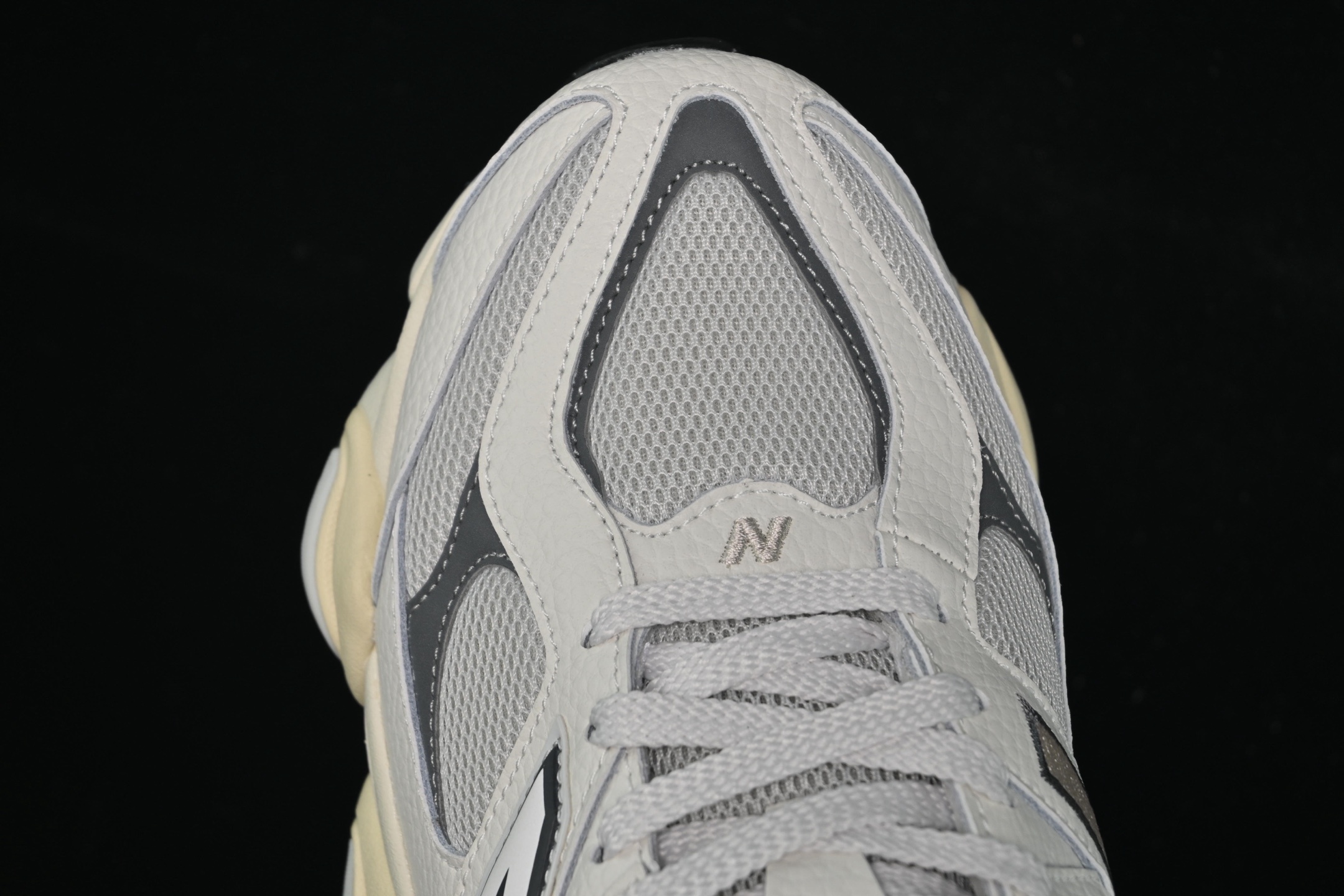 纯原 New Balance NB9060 联名款 复古休闲运动慢跑鞋 U9060AGA
#鞋款灵感