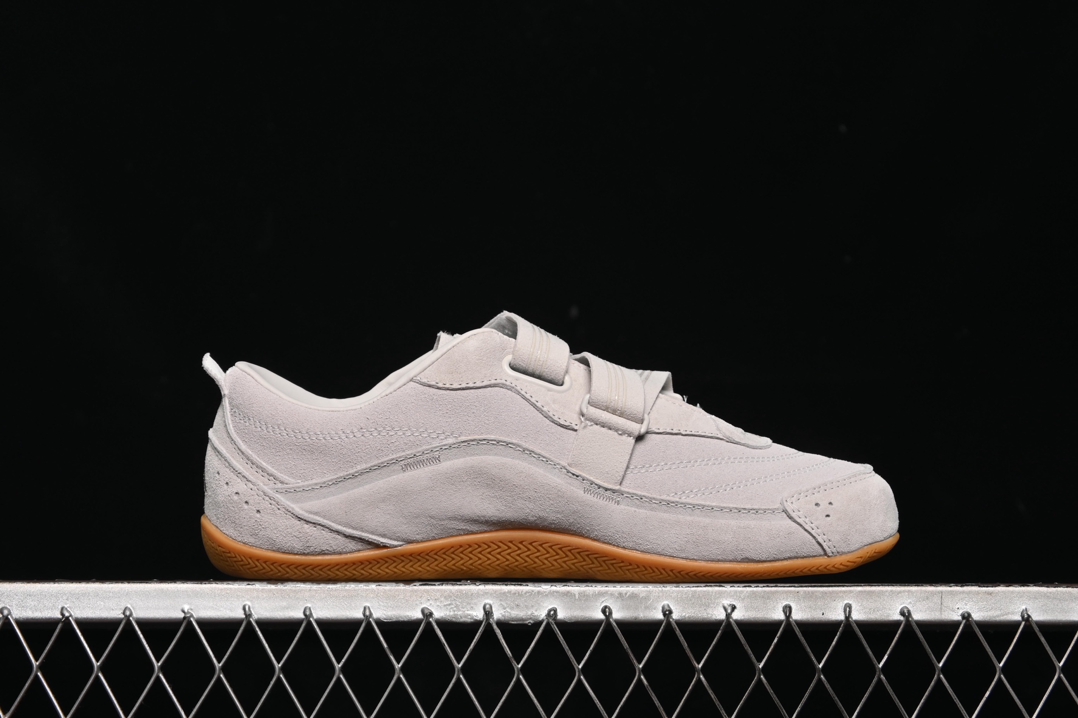 💰220纯原
Adidas Urban Reverie JS0151 阿迪舒适时尚魔术贴防滑耐磨生活休闲鞋
尺码：36 36.5 37 38 38.5 39 40 40.5 41 42 42.5 43 44 44.5 45 7+C3